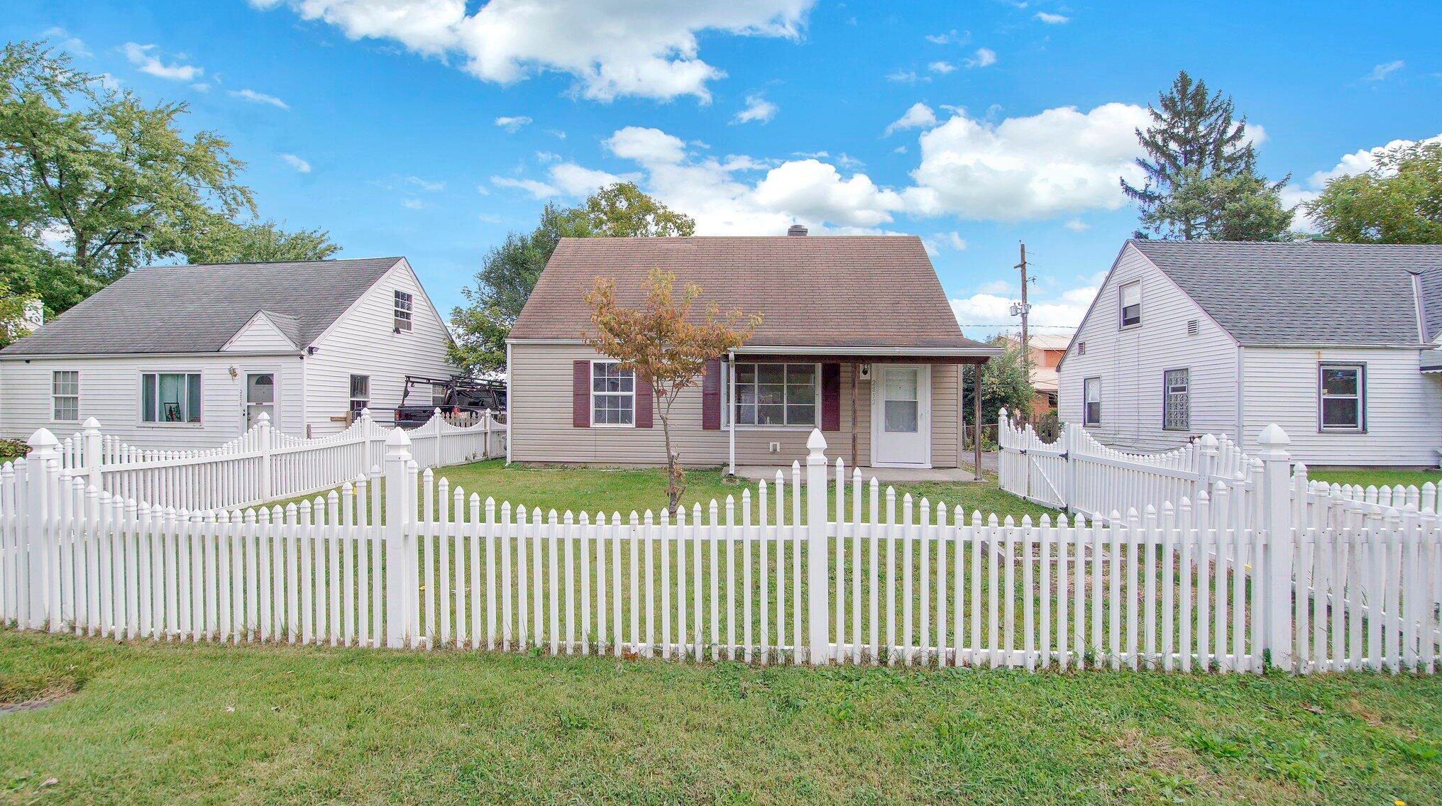 2852 Northglen Dr, Columbus, OH 43224-4646