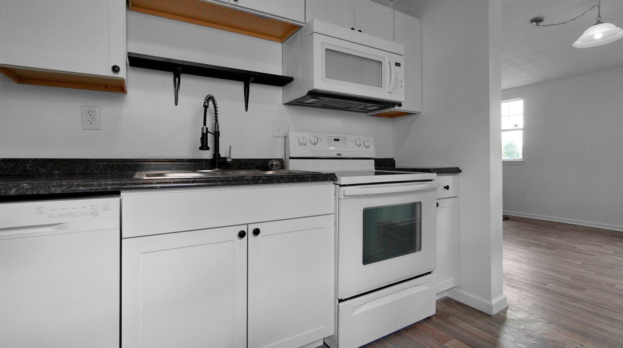 2852 Northglen Dr, Columbus OH 43224-4674 exterior