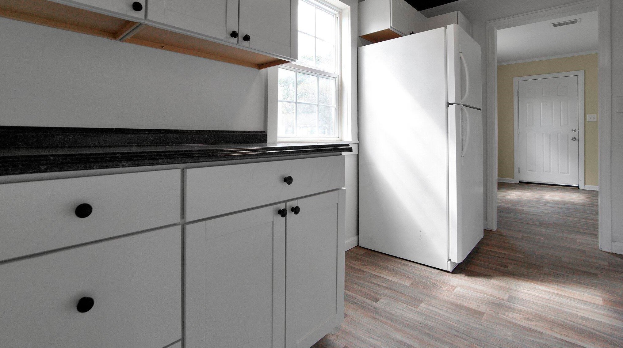 2852 Northglen Dr, Columbus OH 43224-4674 exterior