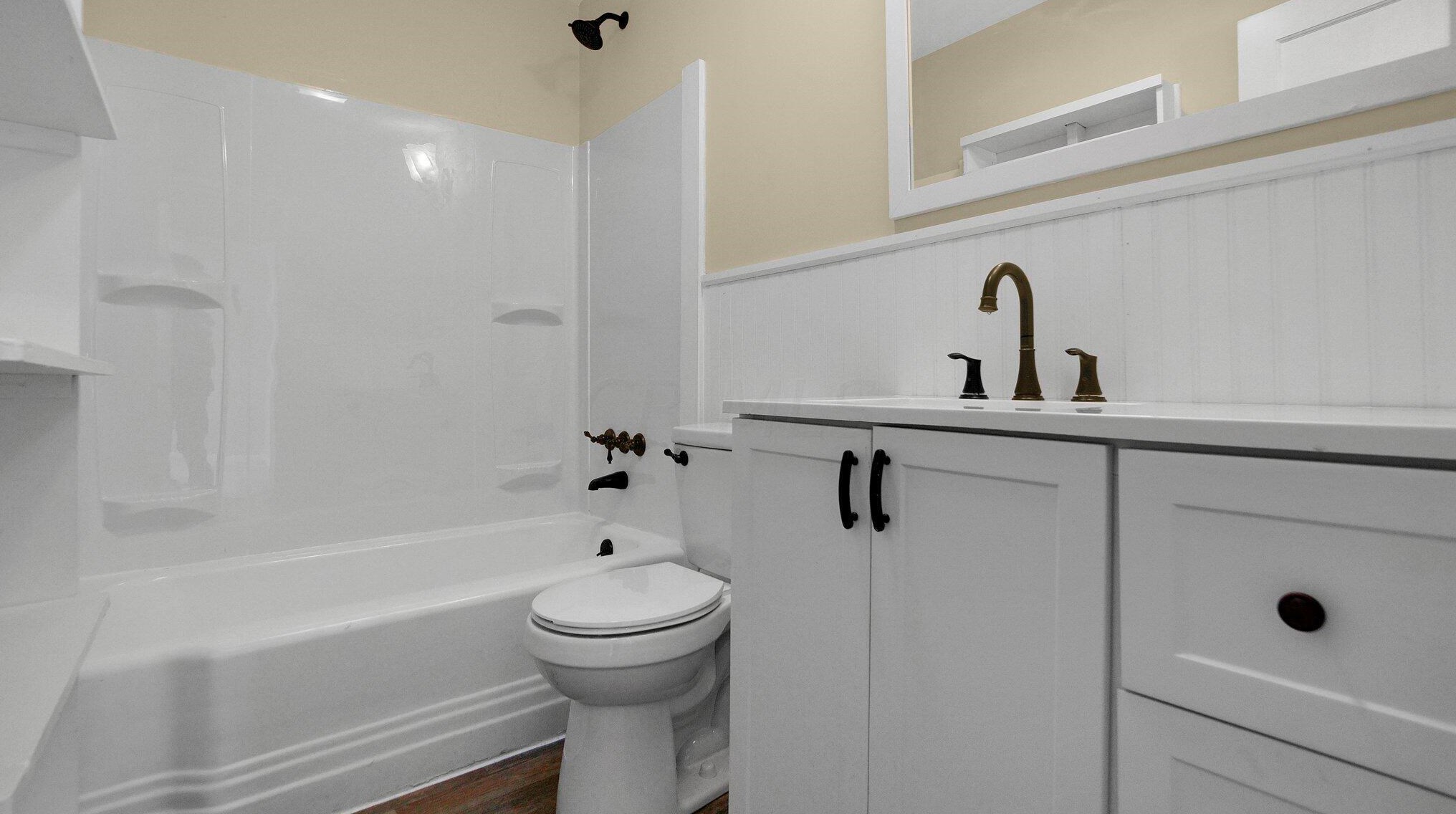 2852 Northglen Dr, Columbus OH 43224-4674 exterior