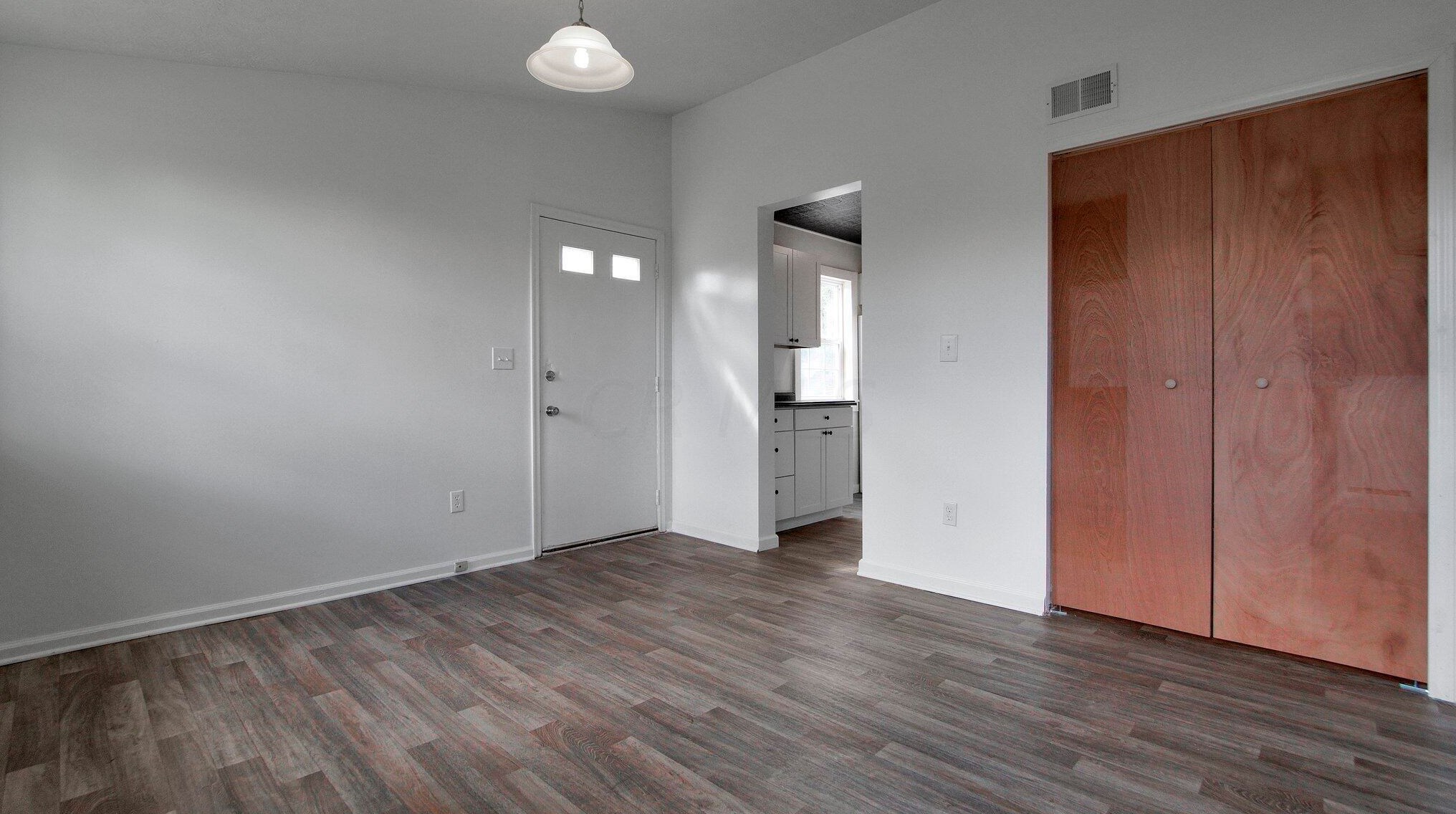 2852 Northglen Dr, Columbus OH 43224-4674 exterior