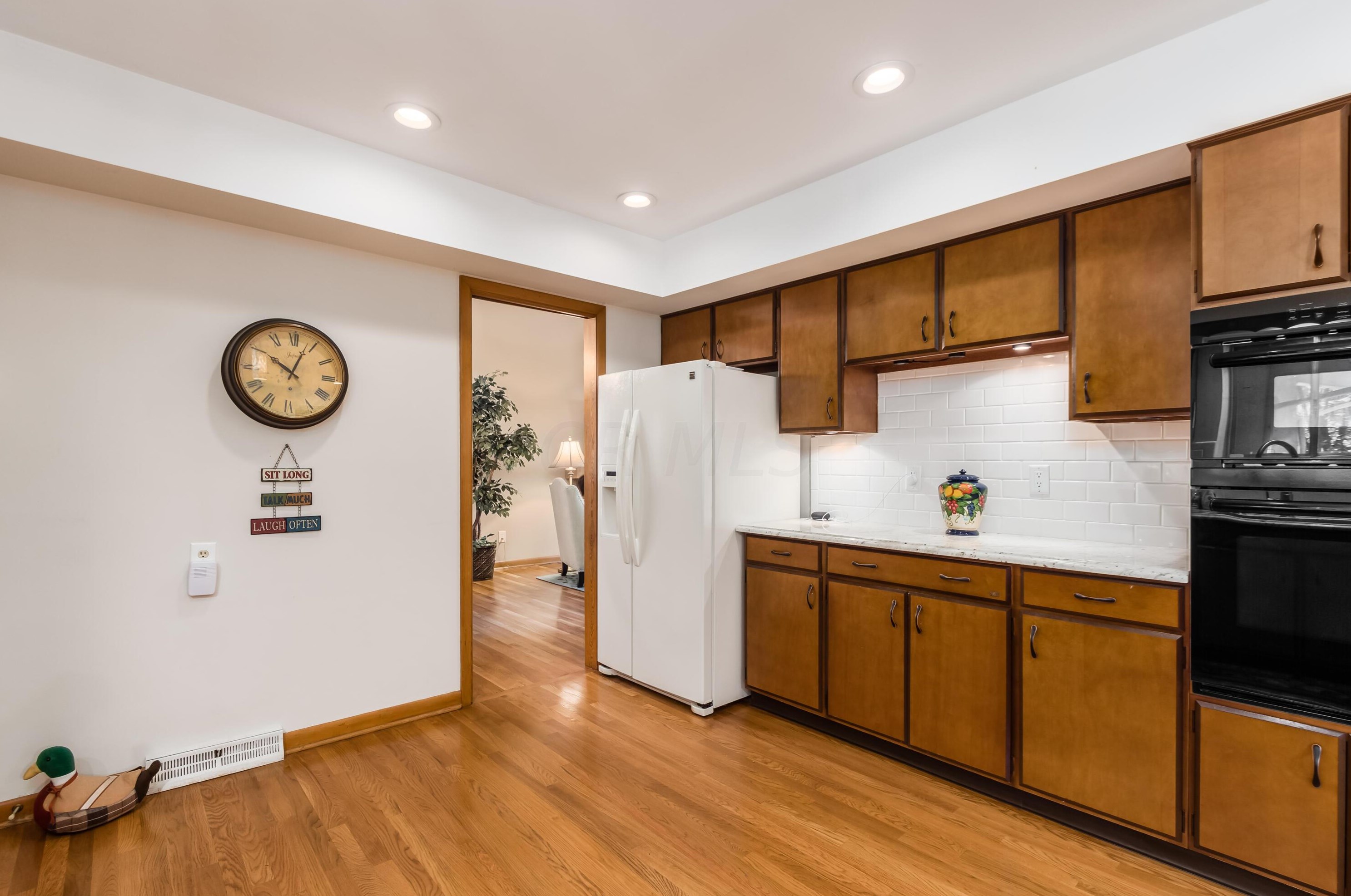 915 Greenridge Rd, Columbus OH 43235-3417 exterior