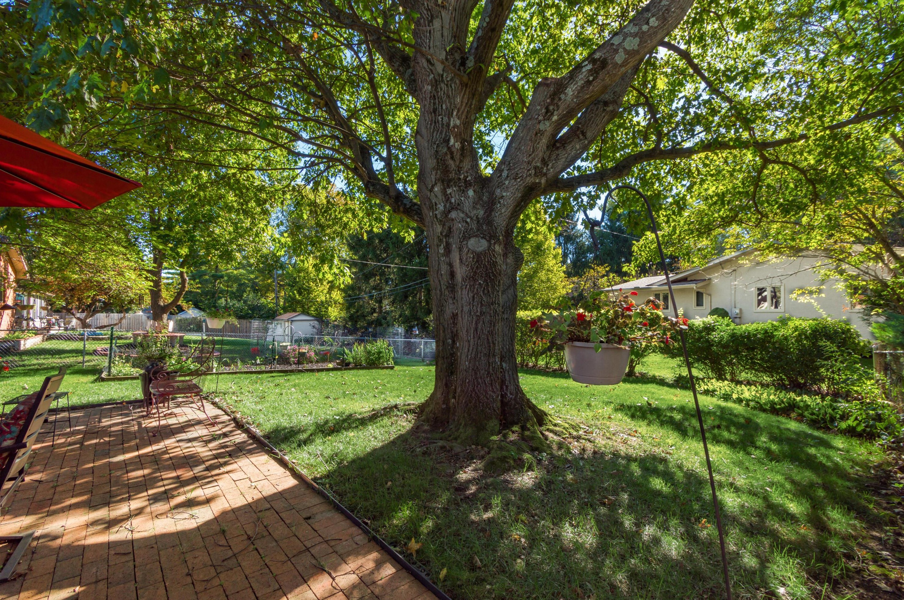 915 Greenridge Rd, Columbus OH 43235-3417 exterior