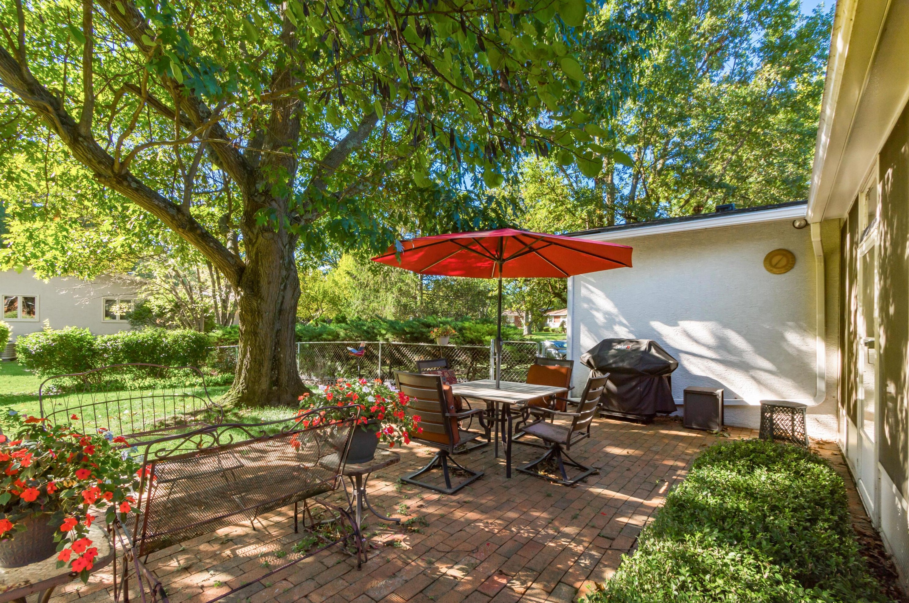 915 Greenridge Rd, Columbus OH 43235-3417 exterior