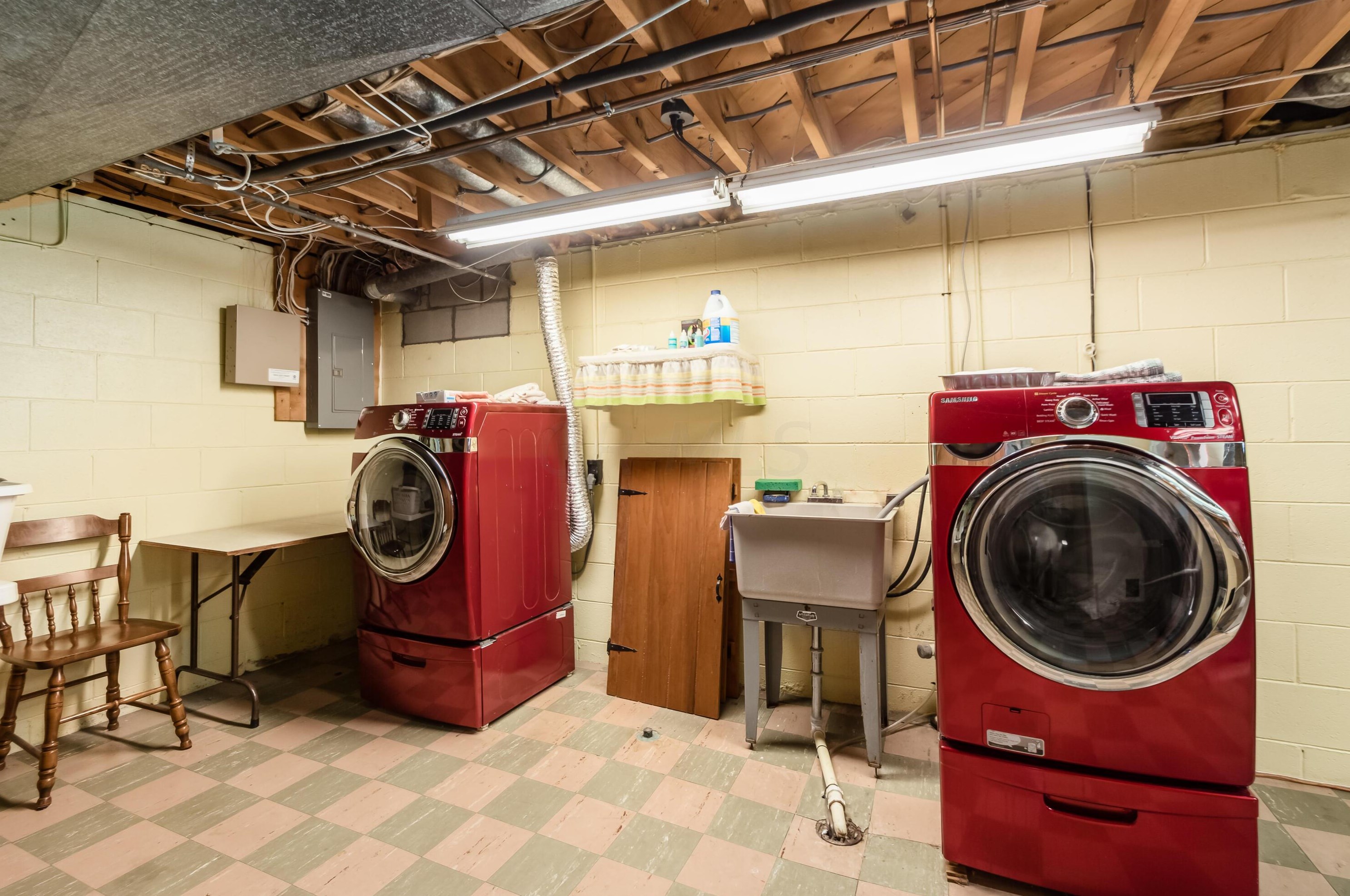 915 Greenridge Rd, Columbus OH 43235-3417 exterior