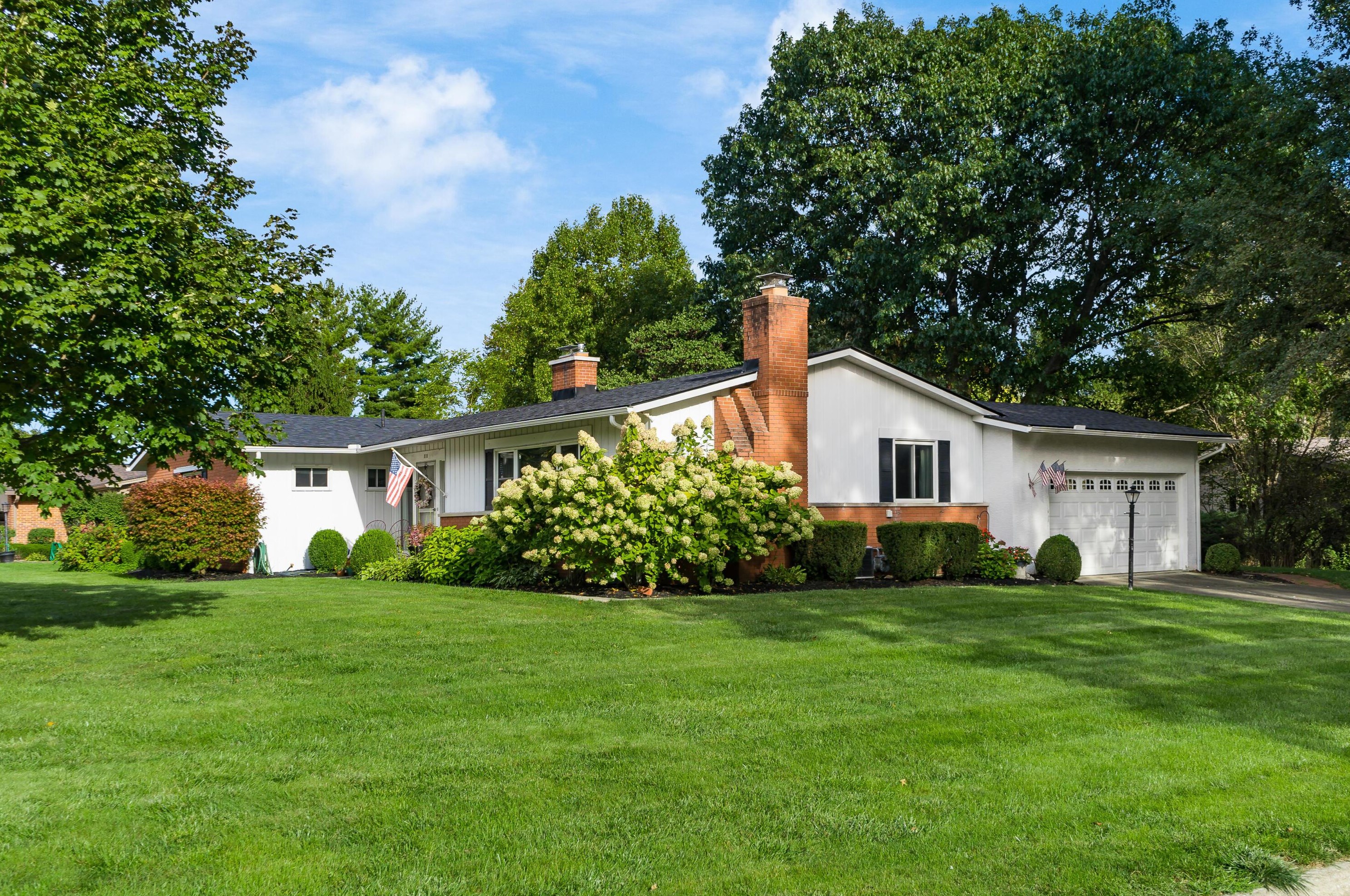 915 Greenridge Rd, Columbus, OH 43235-3415