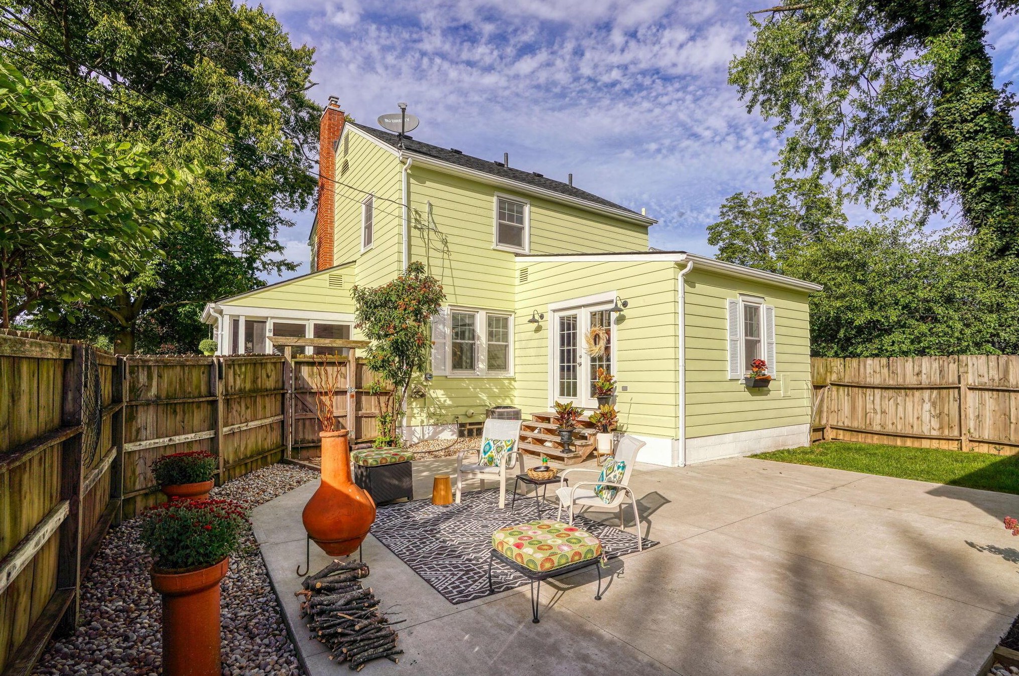 241 Gdn Rd, Columbus OH 43224-1010 exterior