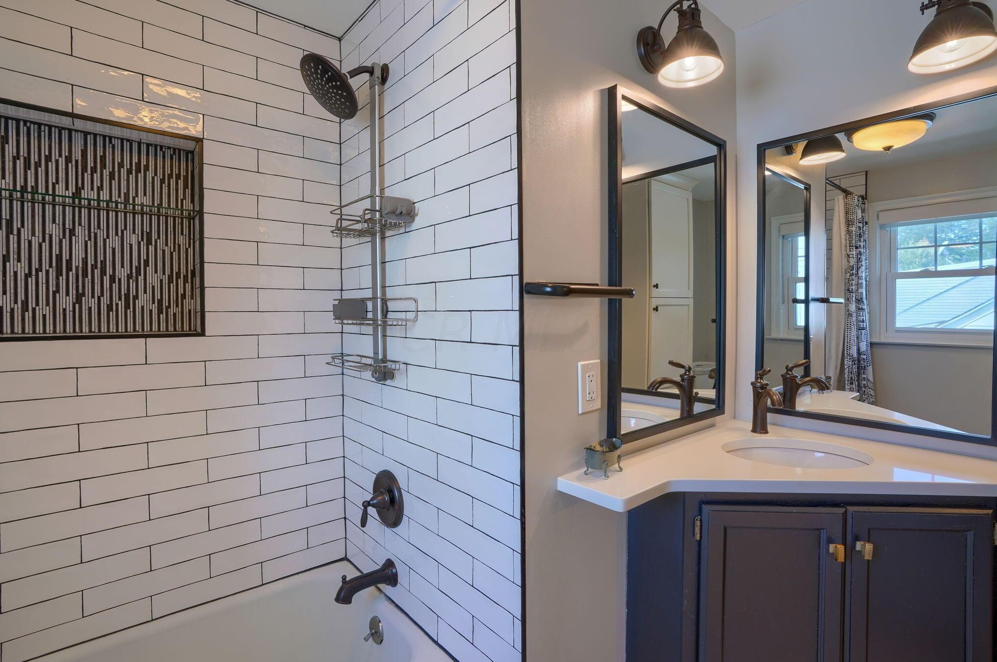 241 Gdn Rd, Columbus OH 43224-1010 exterior