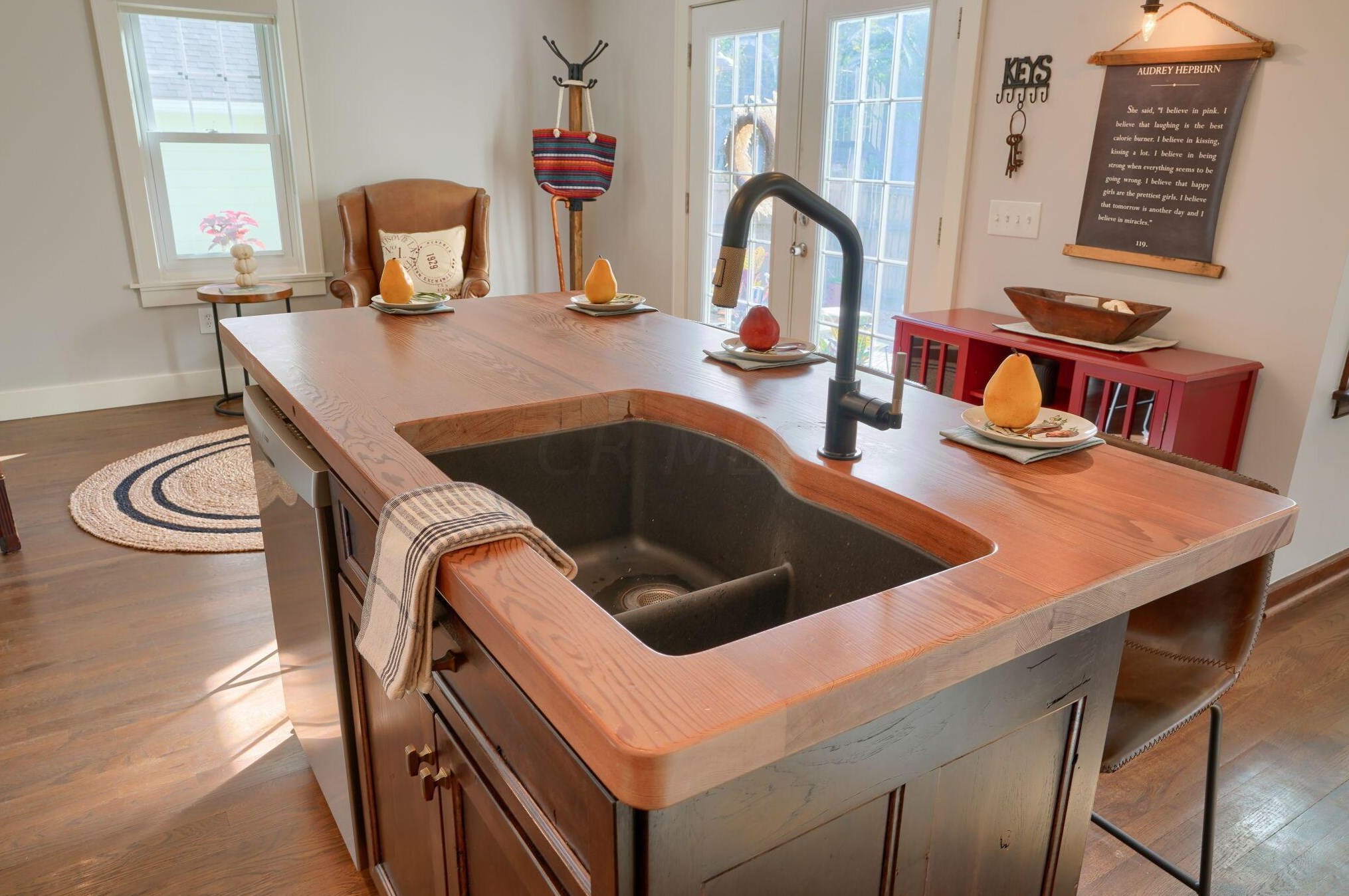 241 Gdn Rd, Columbus OH 43224-1010 exterior