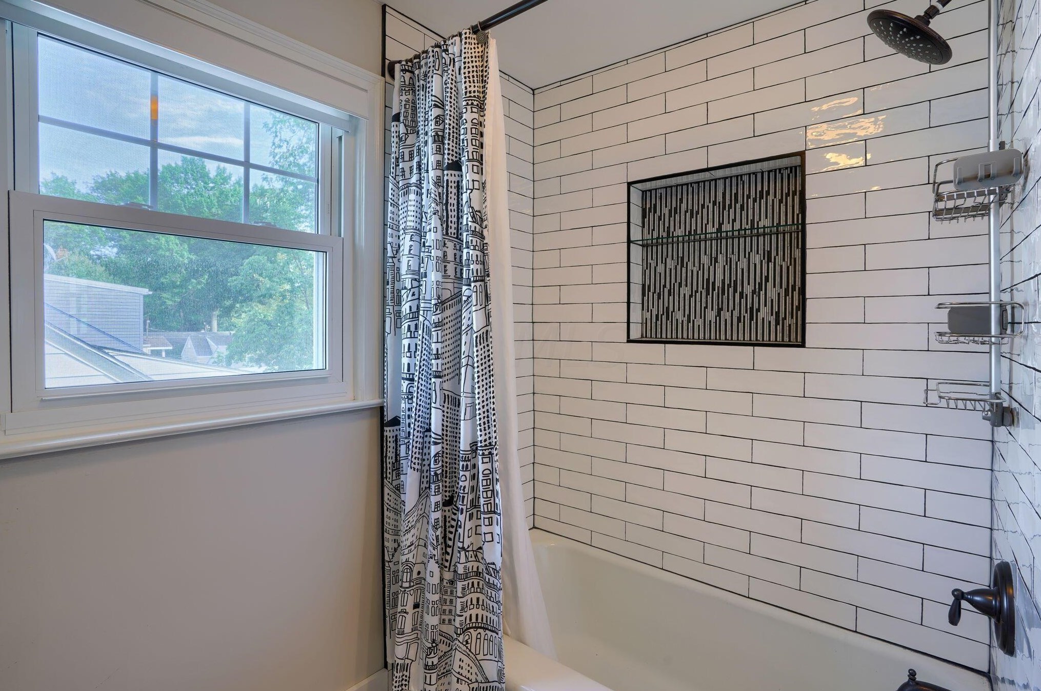 241 Gdn Rd, Columbus OH 43224-1010 exterior