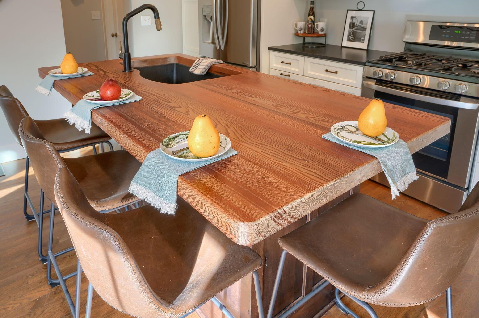 241 Gdn Rd, Columbus OH 43224-1010 exterior