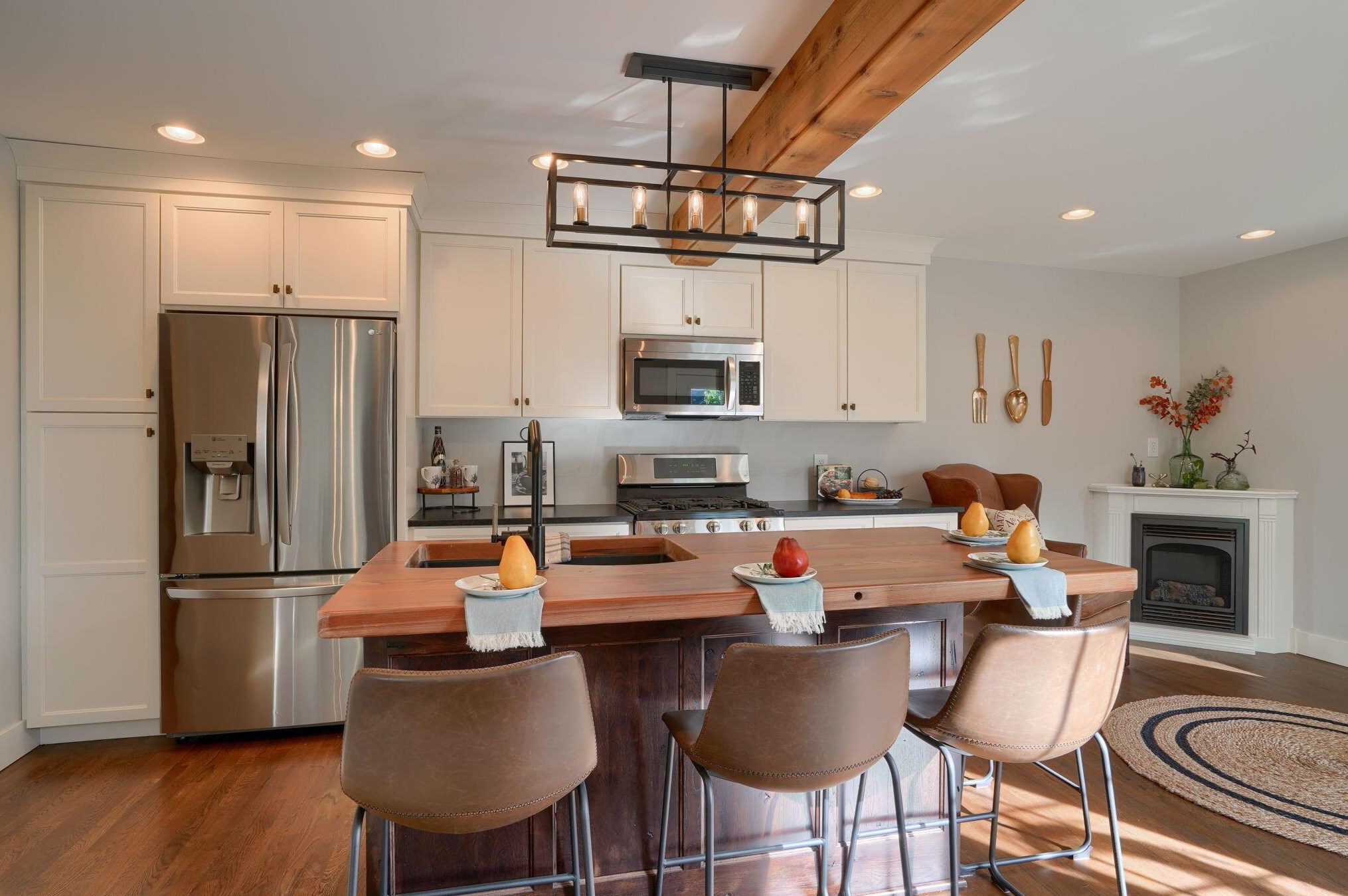 241 Gdn Rd, Columbus OH 43224-1010 exterior