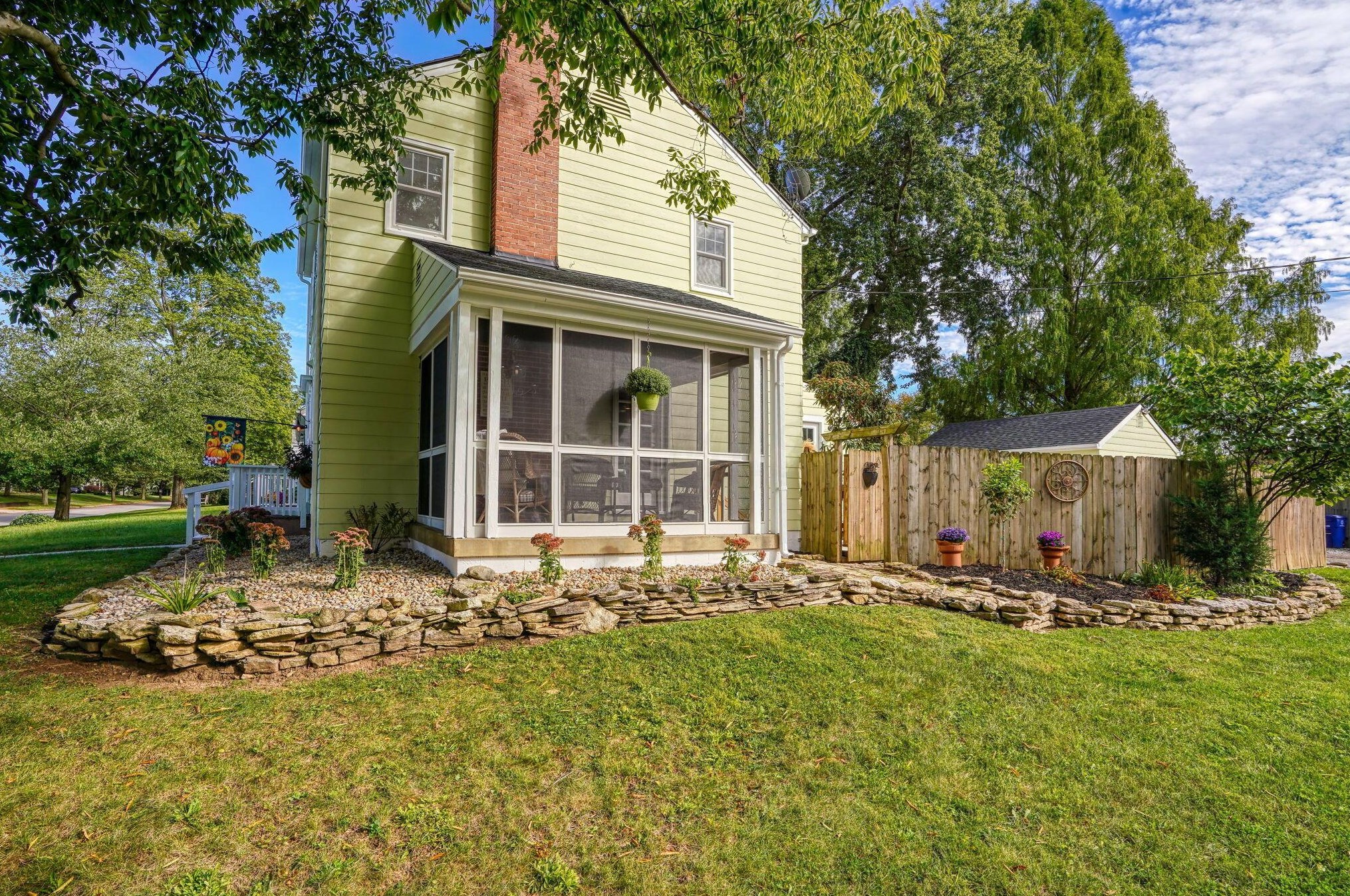 241 Gdn Rd, Columbus OH 43224-1010 exterior