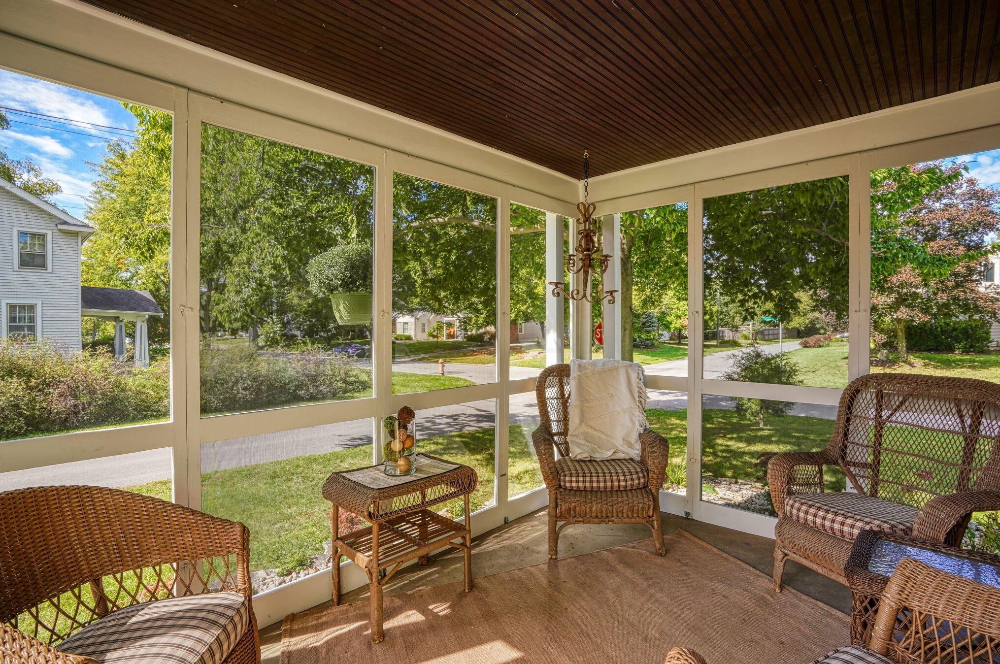 241 Gdn Rd, Columbus OH 43224-1010 exterior