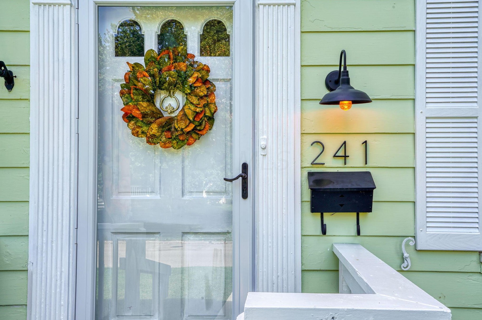 241 Gdn Rd, Columbus OH 43224-1010 exterior