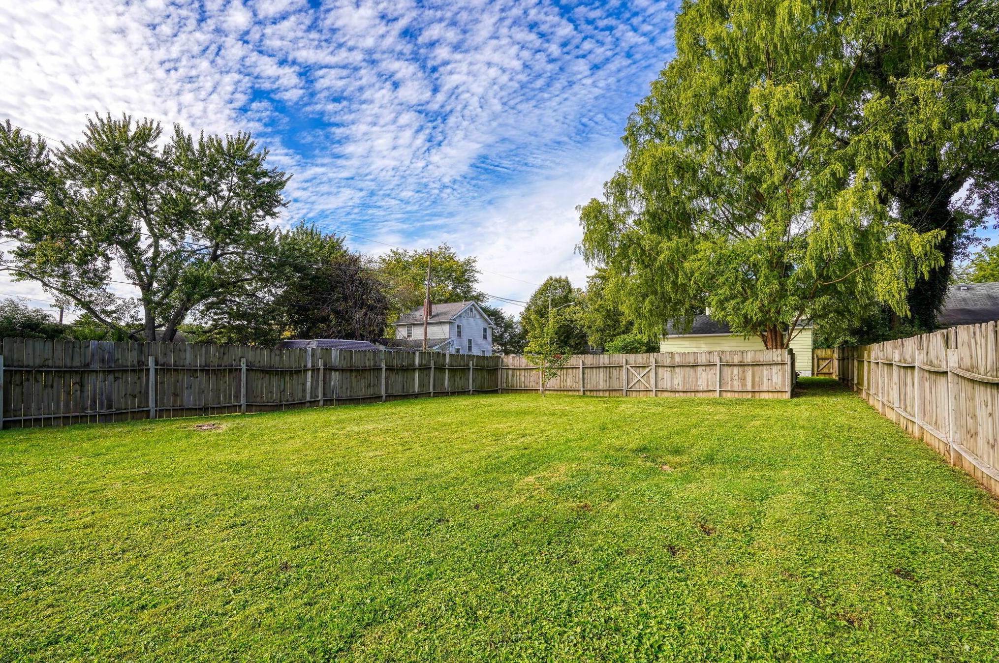 241 Gdn Rd, Columbus OH 43224-1010 exterior