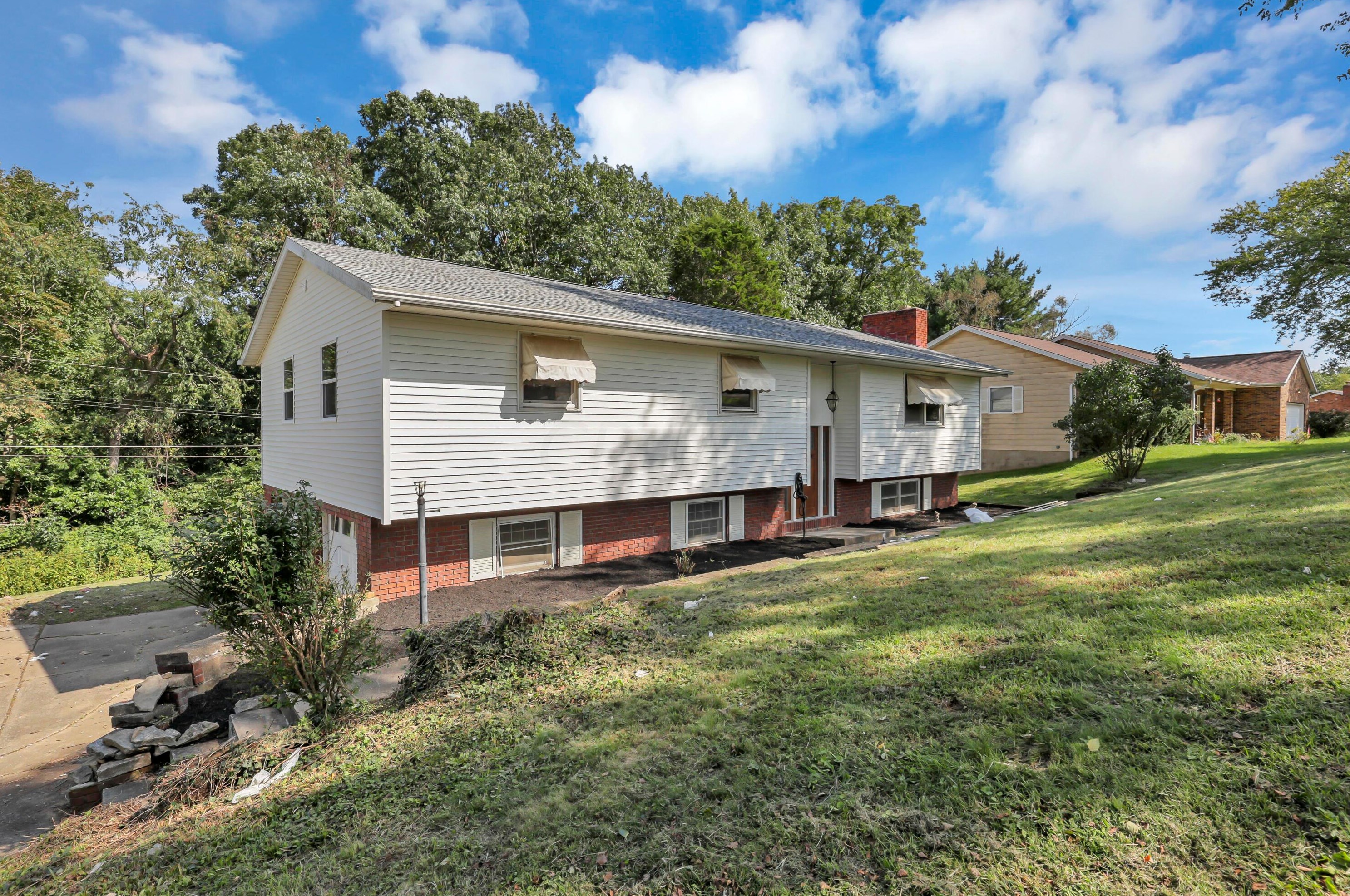 2860 E Military Rd, Zanesville, OH 43701