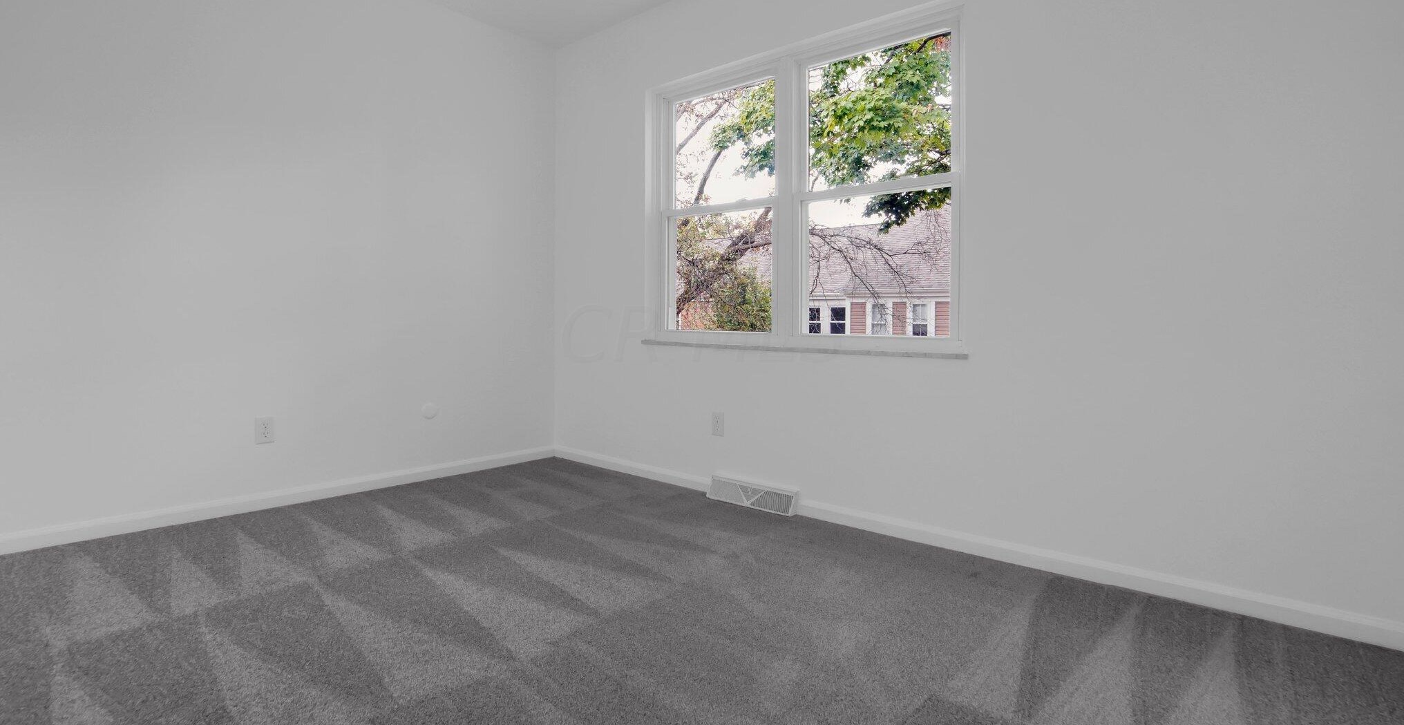 5611 Chowning Way, Columbus OH 43213-1479 exterior