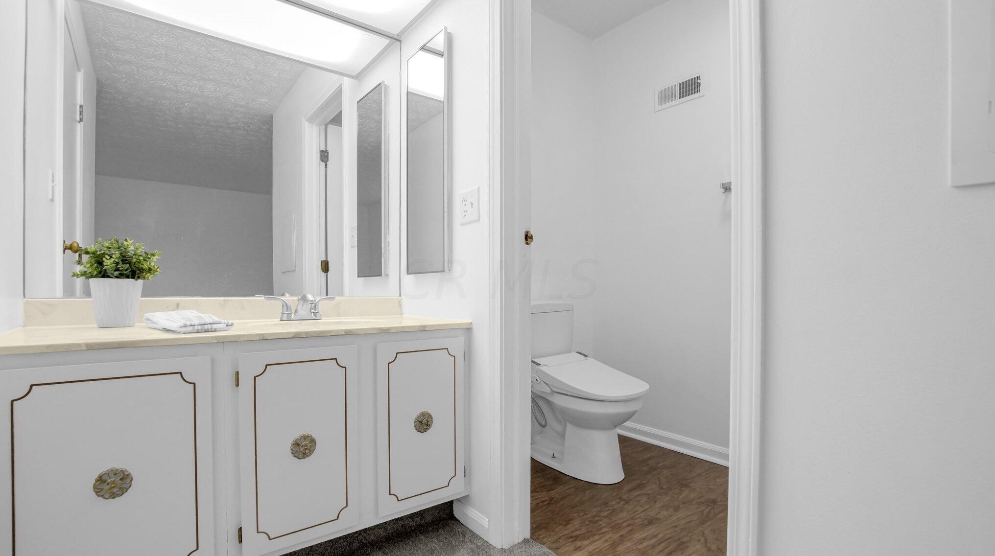 5611 Chowning Way, Columbus OH 43213-1479 exterior