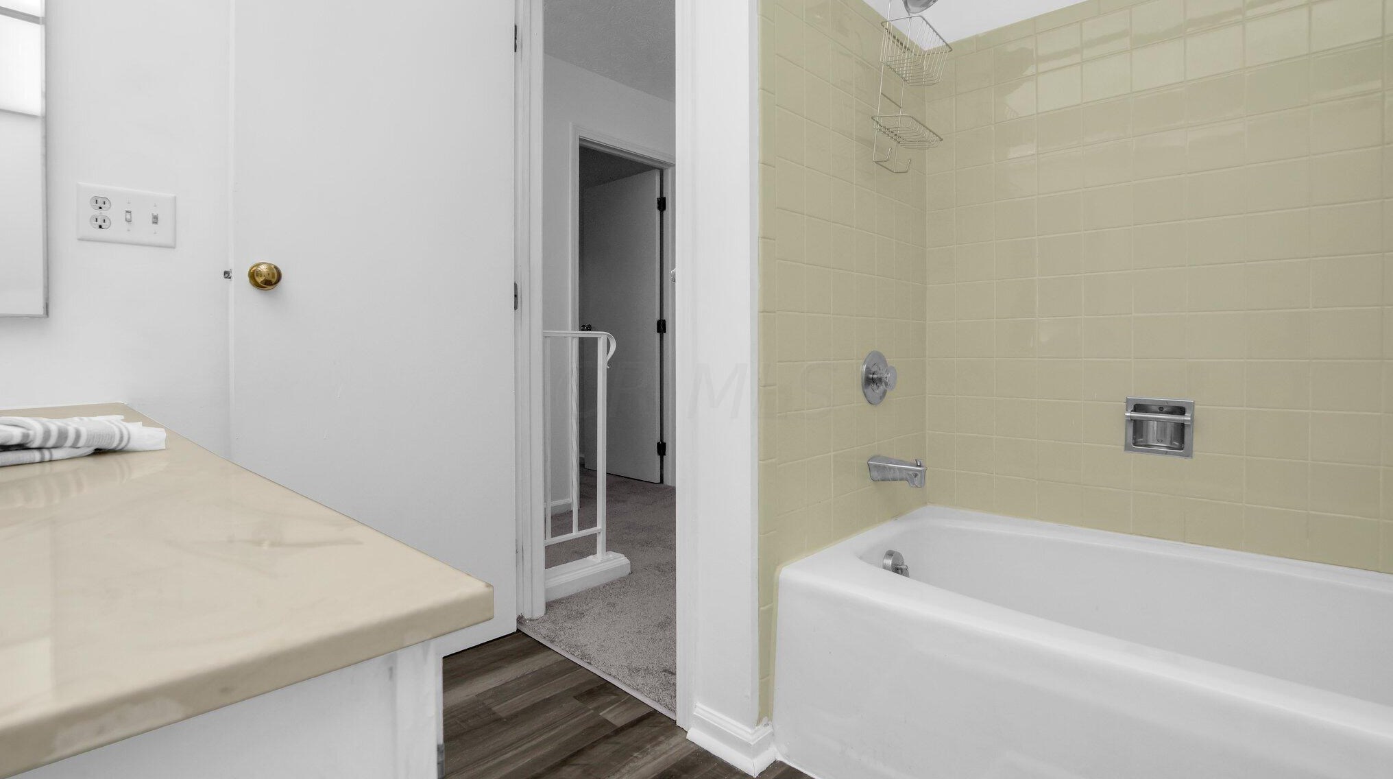 5611 Chowning Way, Columbus OH 43213-1479 exterior