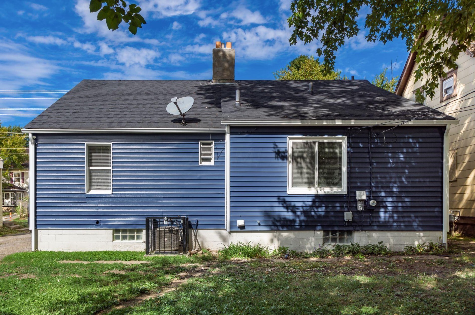 1519 Hudson St, Columbus OH 43202-2612 exterior