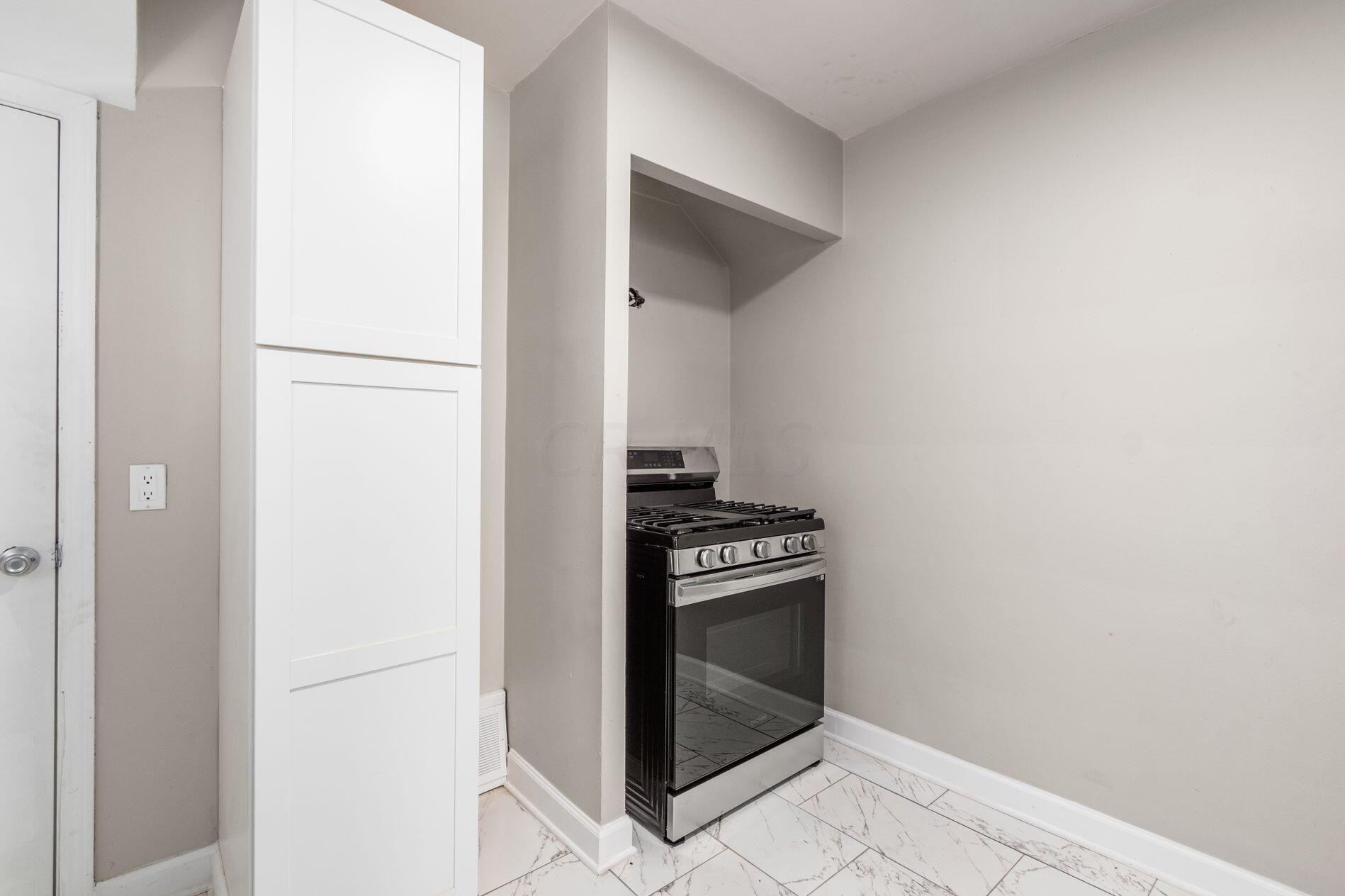 1519 Hudson St, Columbus OH 43202-2612 exterior