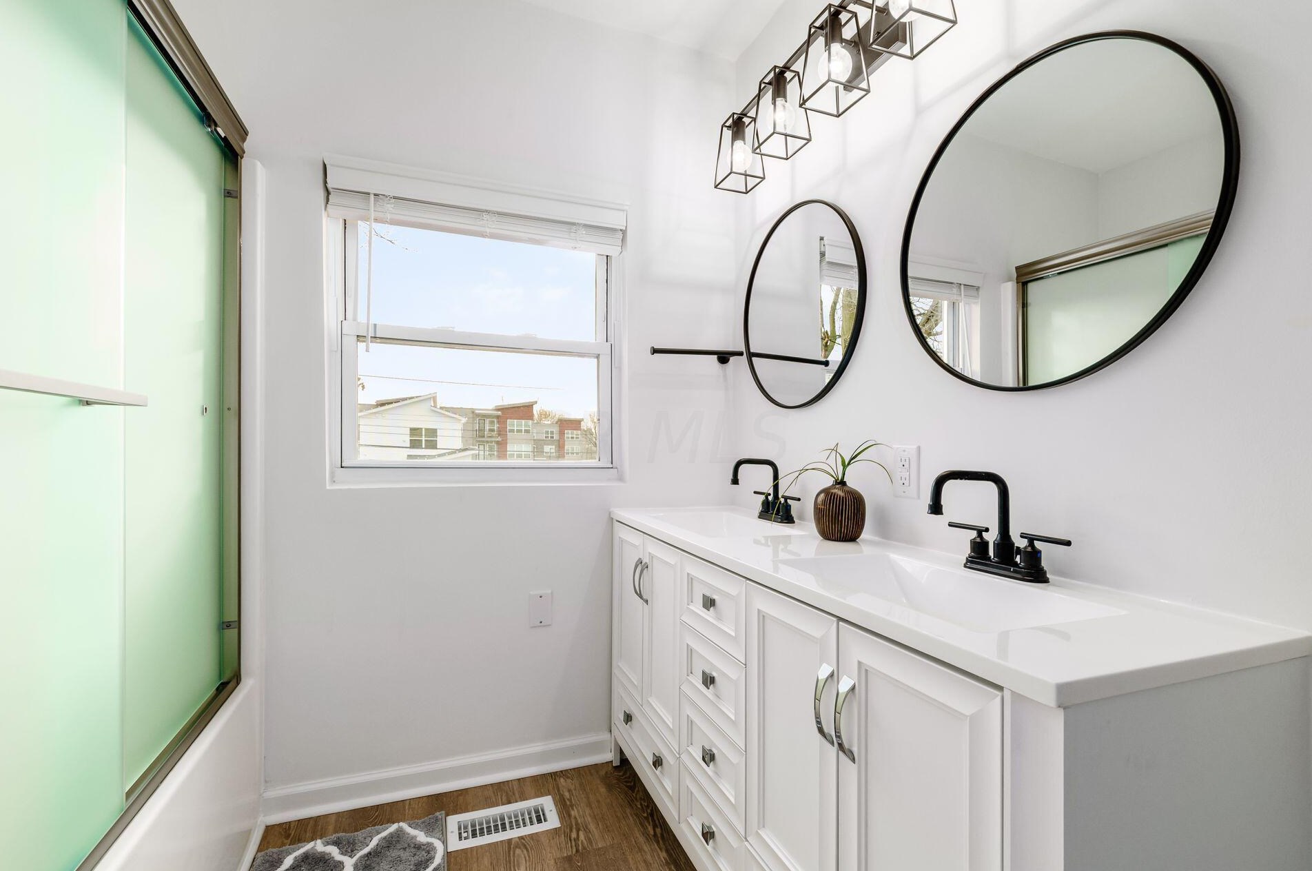 493 2nd Ave, Columbus OH  43201-3655 exterior