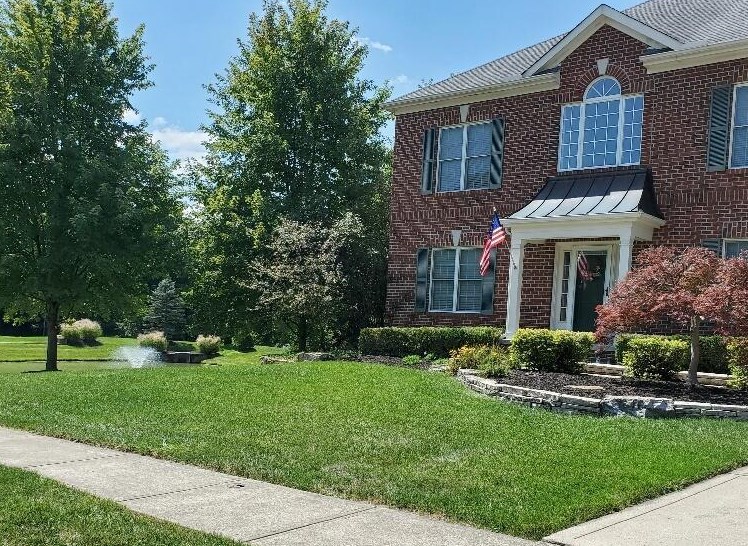 477 Stratshire Ln, Columbus, OH 43230-1982