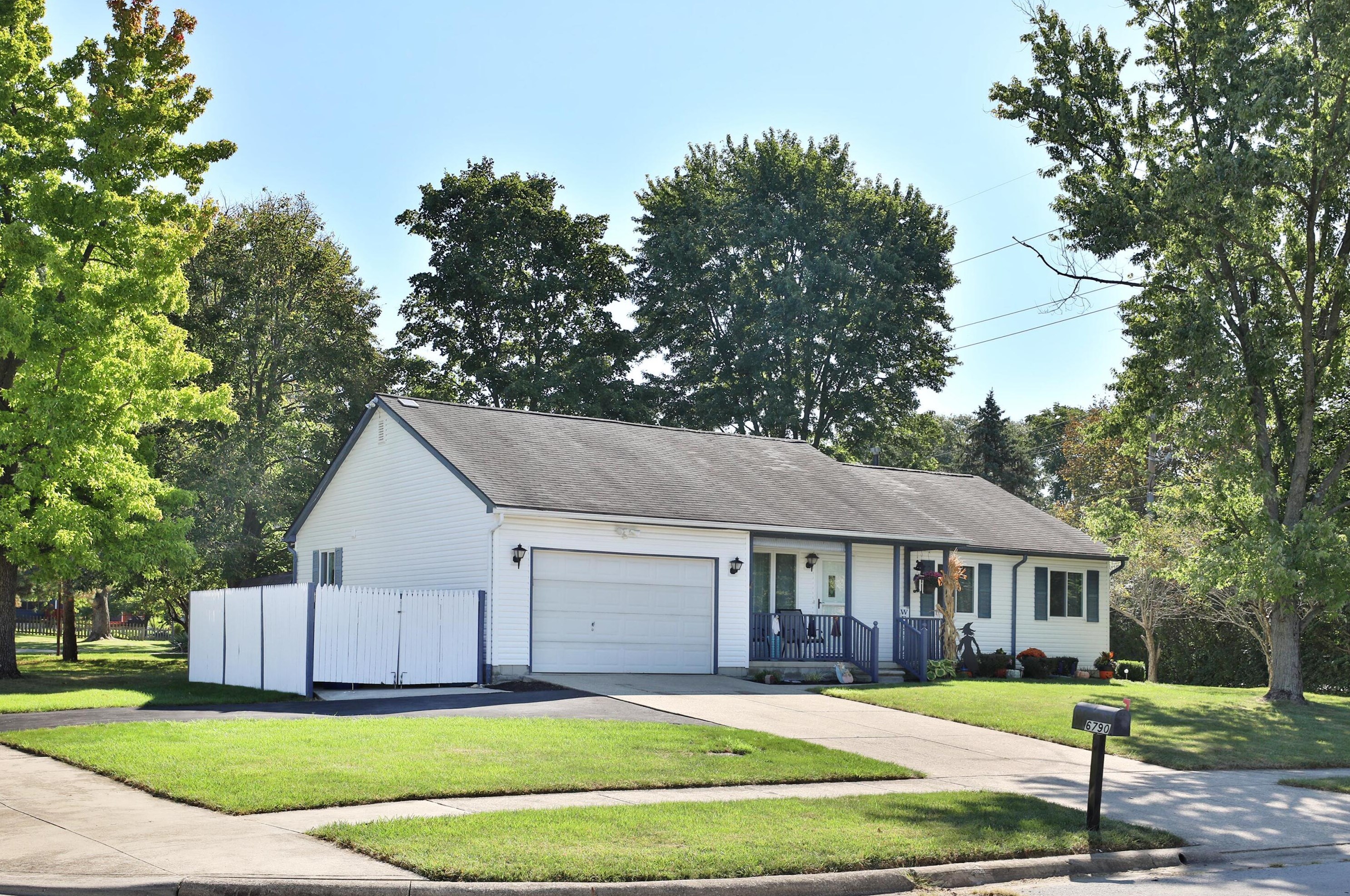 6790 Maybrook St, Columbus, OH 43235-2041