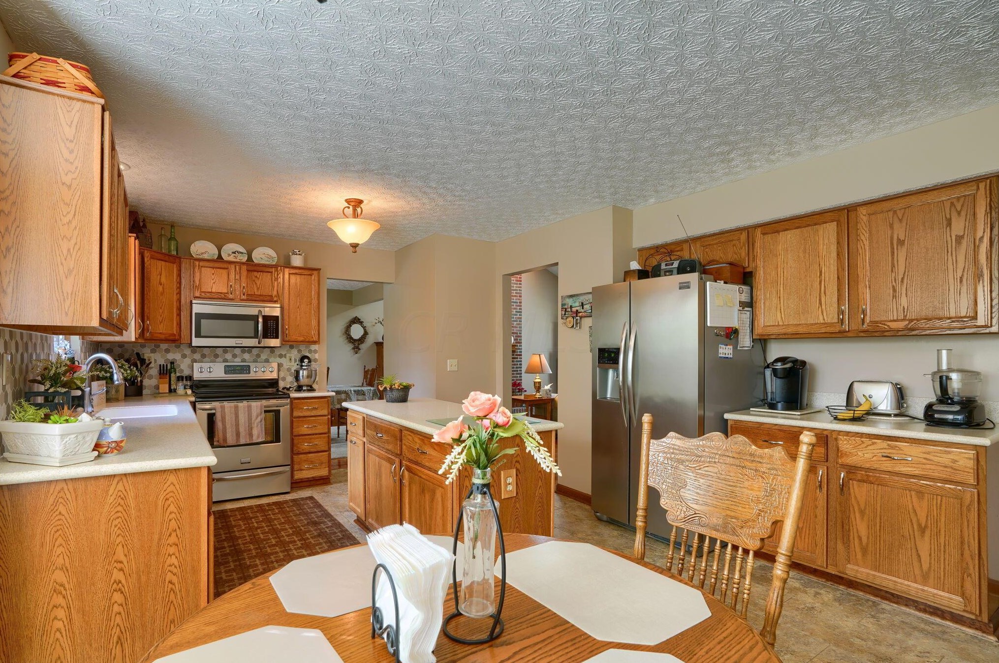 6437 Foxhill Dr, Cnl Wnchstr OH  43110-8767 exterior