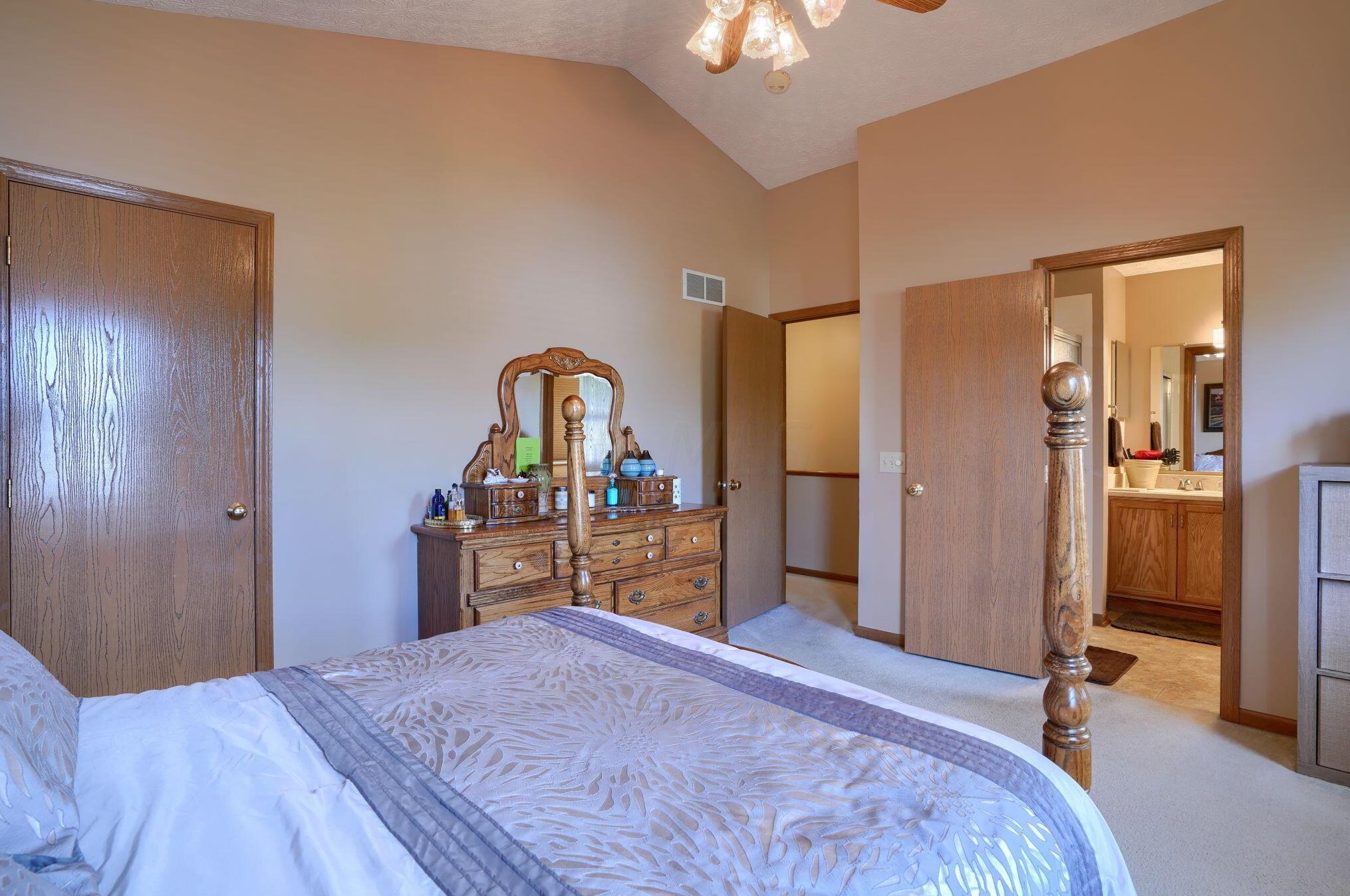 6437 Foxhill Dr, Cnl Wnchstr OH  43110-8767 exterior