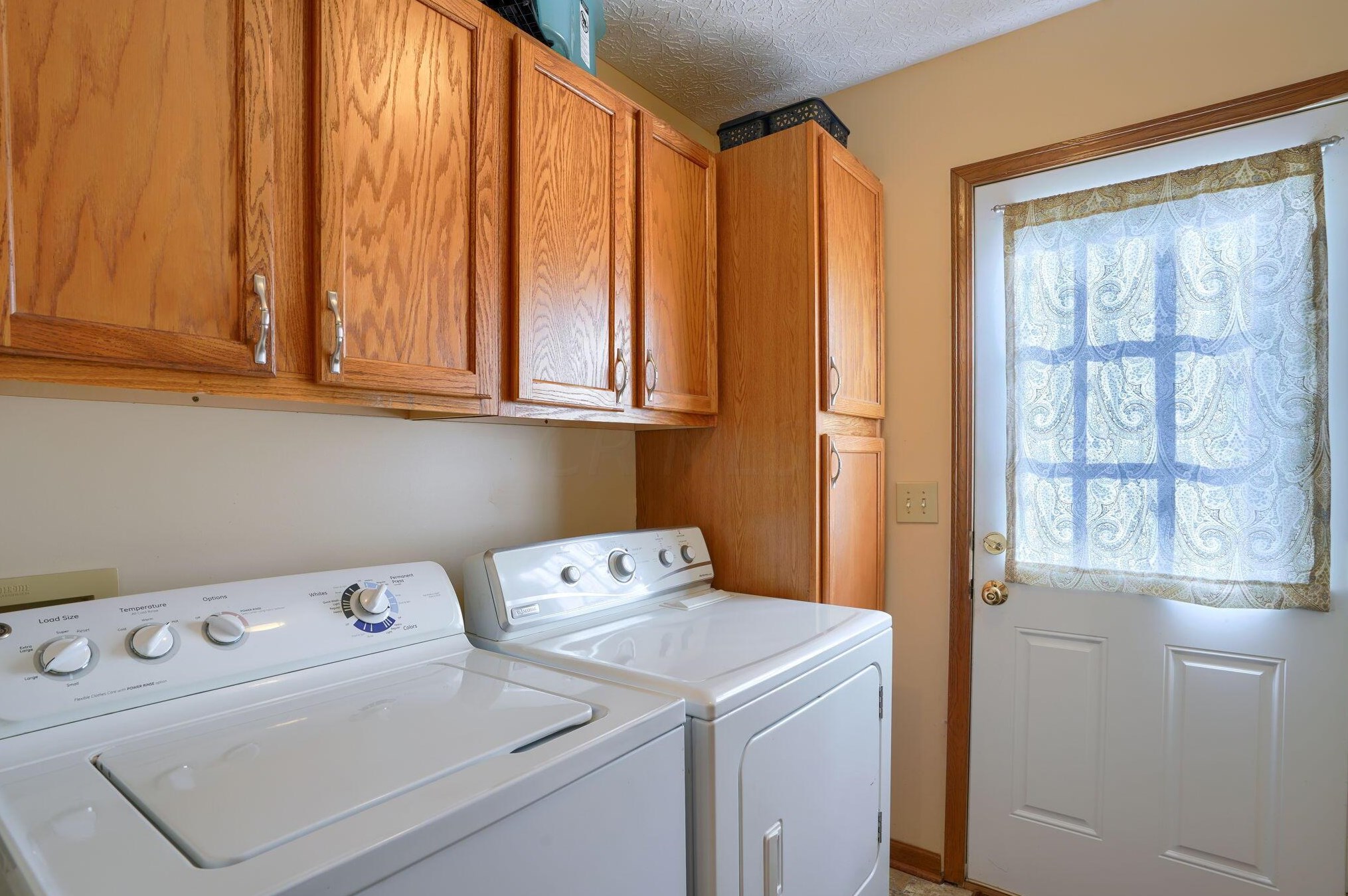 6437 Foxhill Dr, Cnl Wnchstr OH  43110-8767 exterior