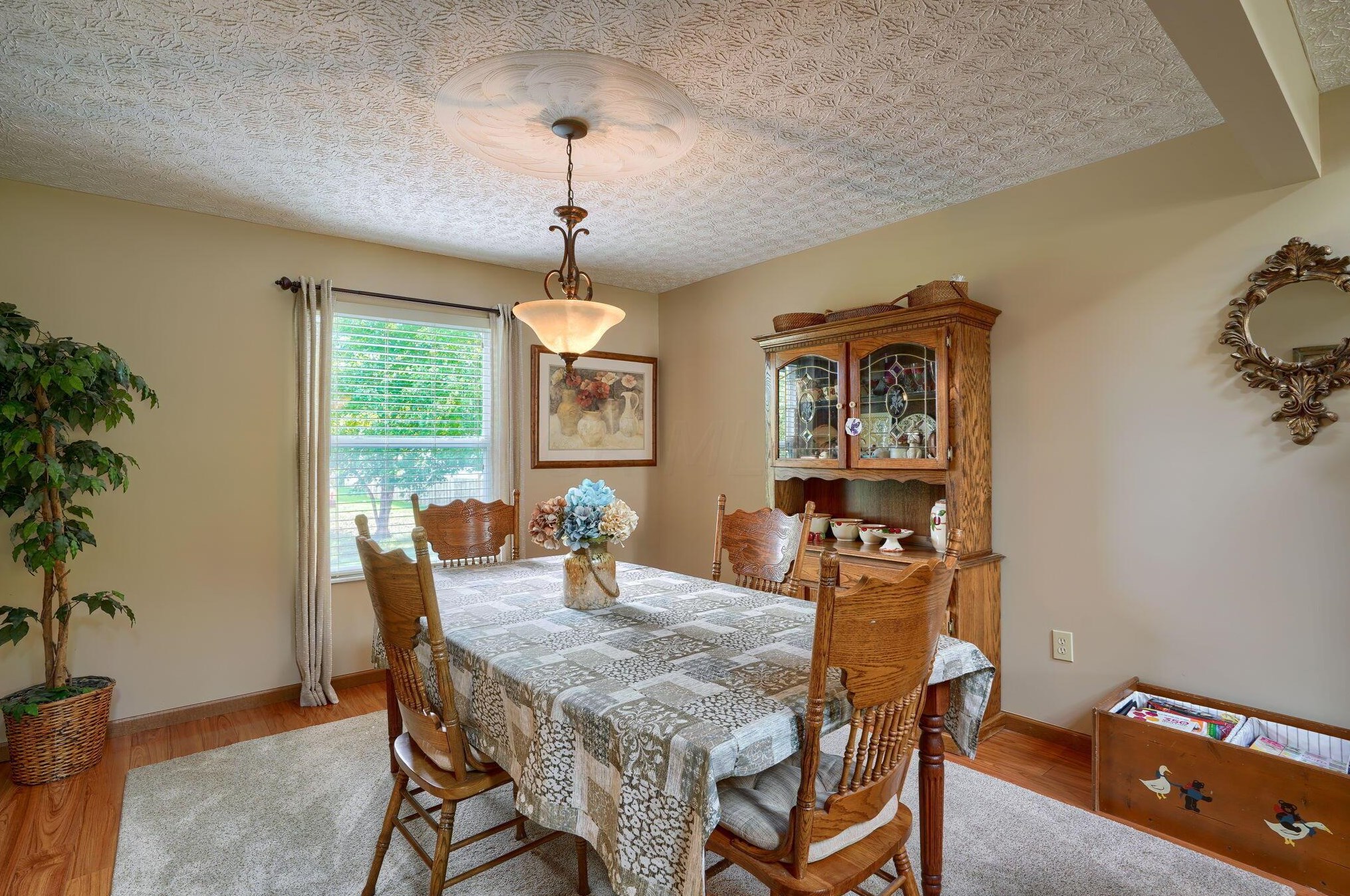 6437 Foxhill Dr, Cnl Wnchstr OH  43110-8767 exterior