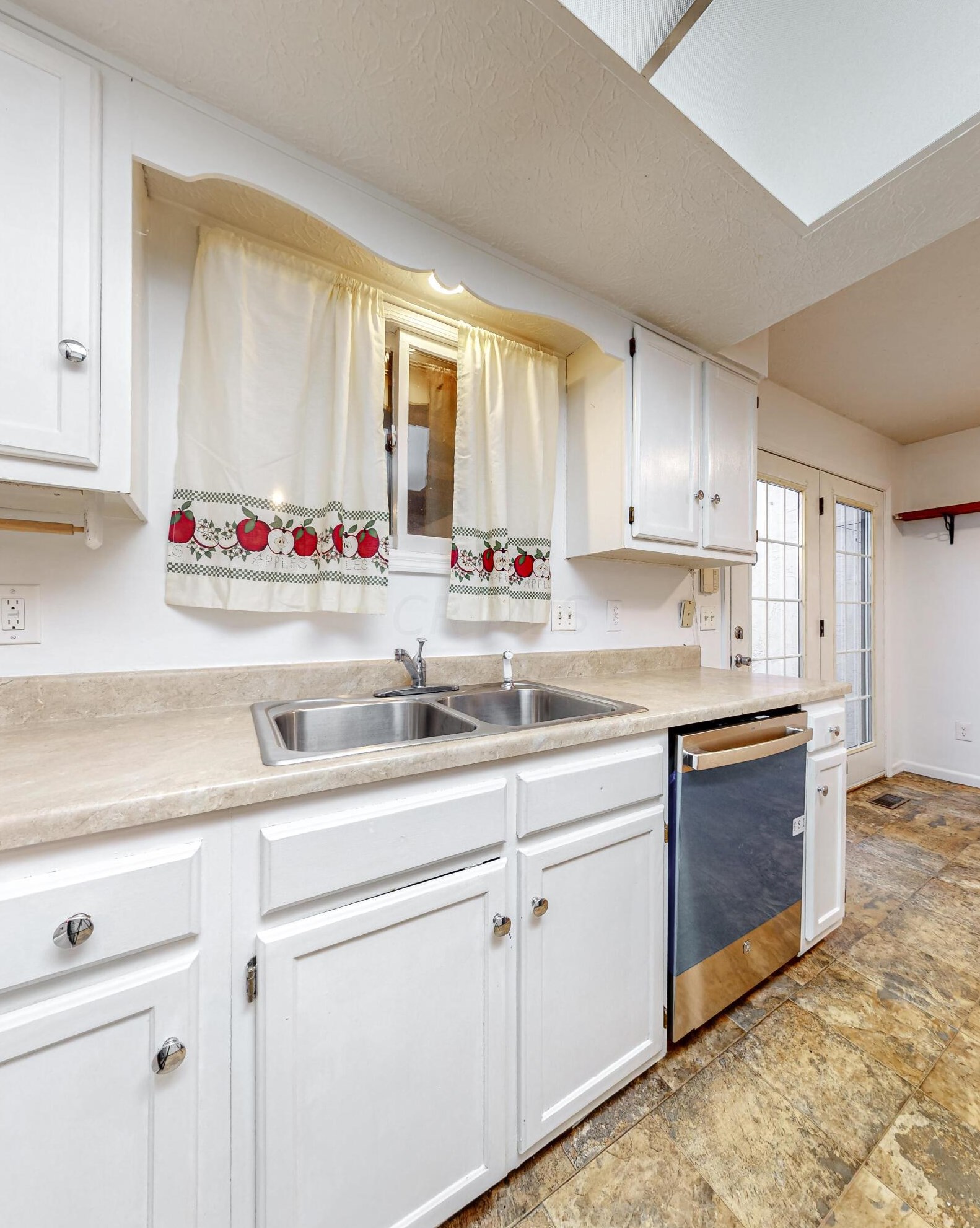 5232 Greensedge Way, Columbus OH  43220-2537 exterior