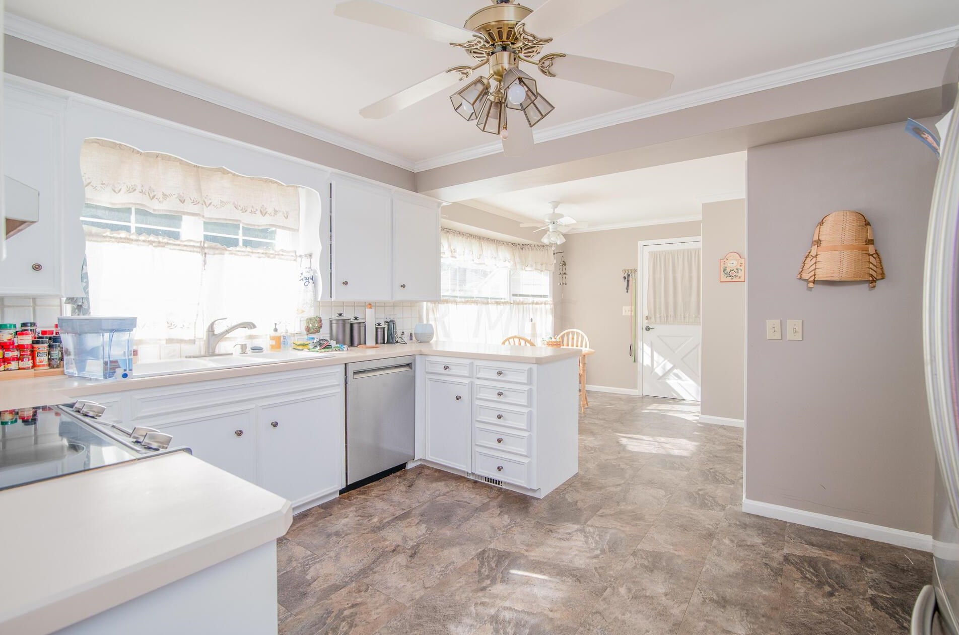 1133 Springbrook Dr, Mansfield OH 44906-3544 exterior