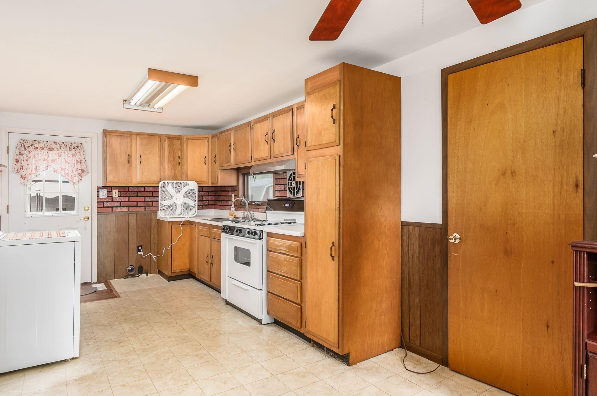 1957 Lisle Ave, Columbus OH 43207-4441 exterior