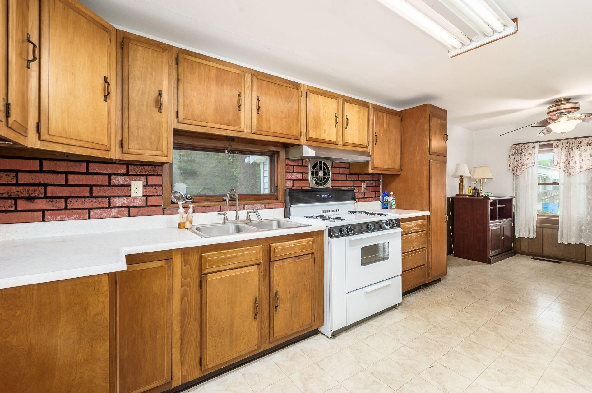 1957 Lisle Ave, Columbus OH 43207-4441 exterior