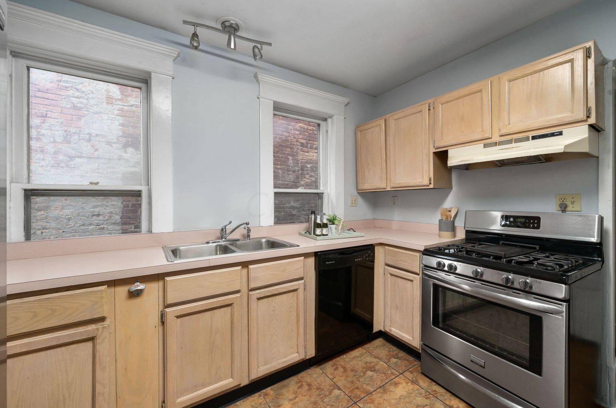 627 Wilson Ave, Columbus OH 43205-2825 exterior