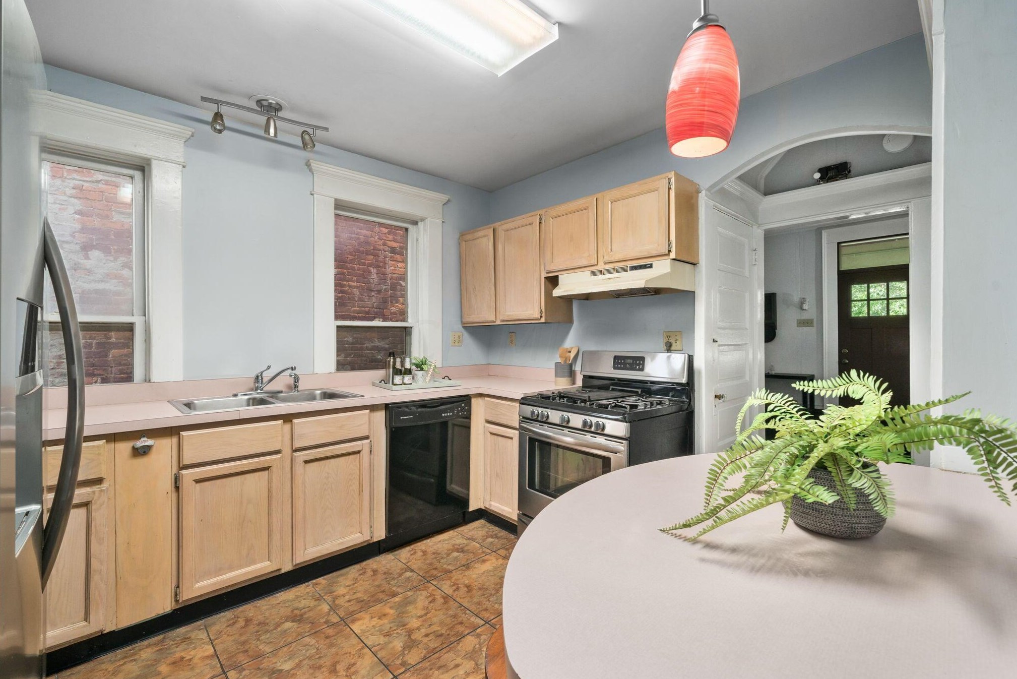 627 Wilson Ave, Columbus OH 43205-2825 exterior