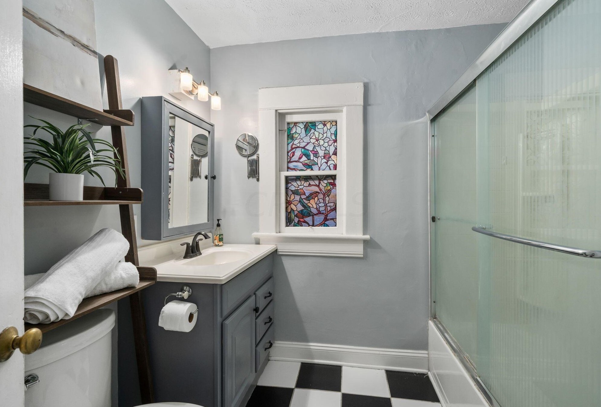 627 Wilson Ave, Columbus OH 43205-2825 exterior