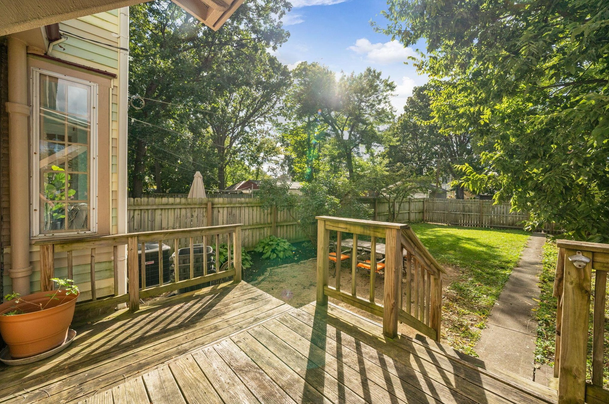 627 Wilson Ave, Columbus OH 43205-2825 exterior