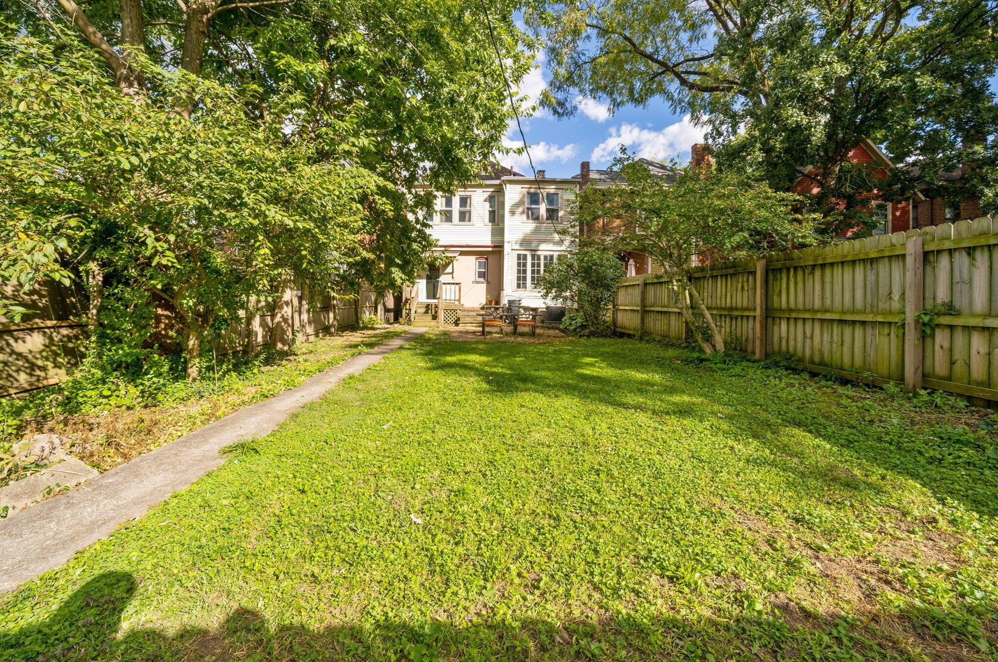 627 Wilson Ave, Columbus OH 43205-2825 exterior