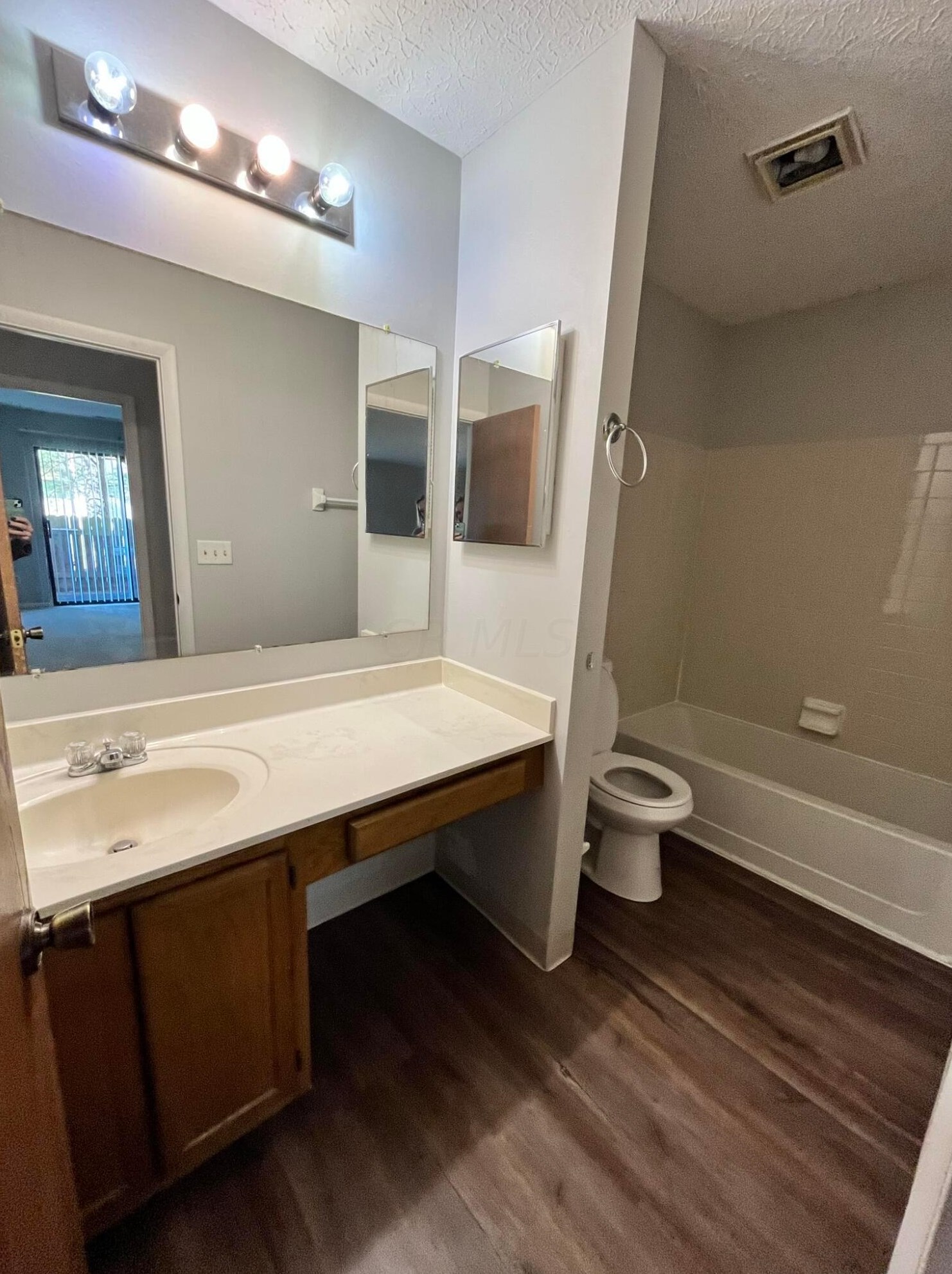 2283 Hedgerow Rd, Columbus OH  43220-6369 exterior