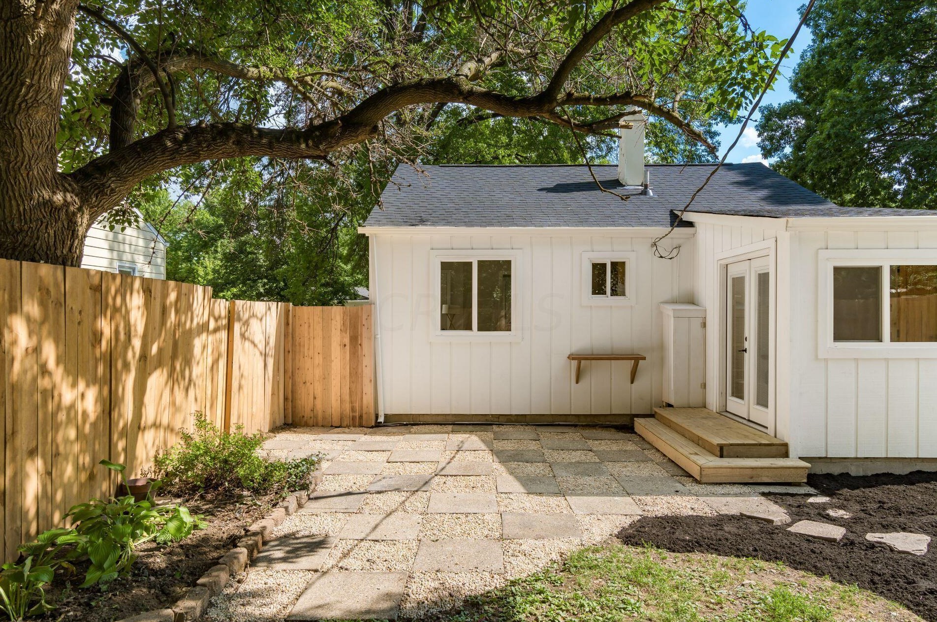 448 Chase Rd, Columbus OH 43214-1104 exterior