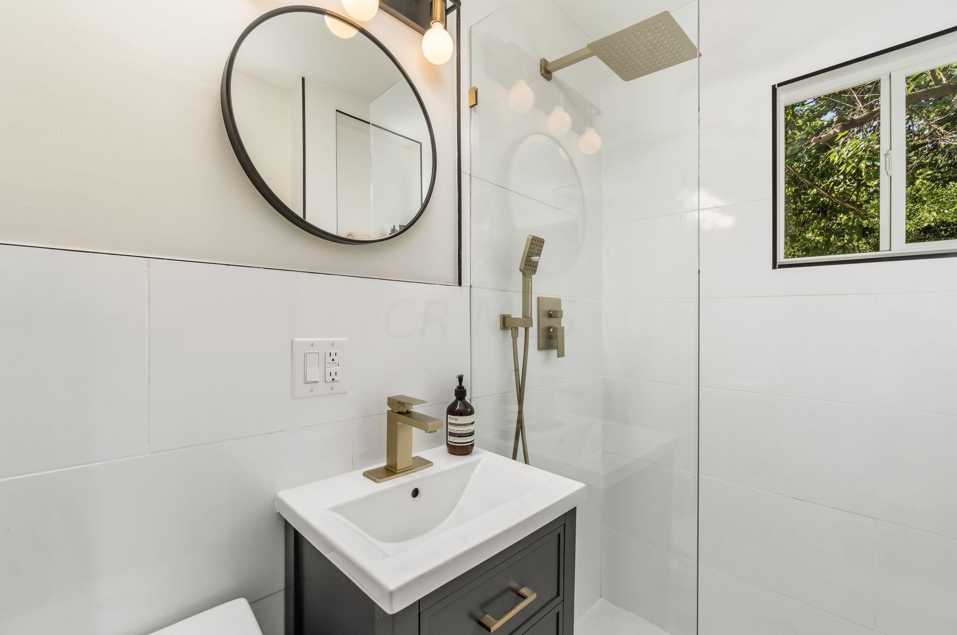 448 Chase Rd, Columbus OH 43214-1104 exterior