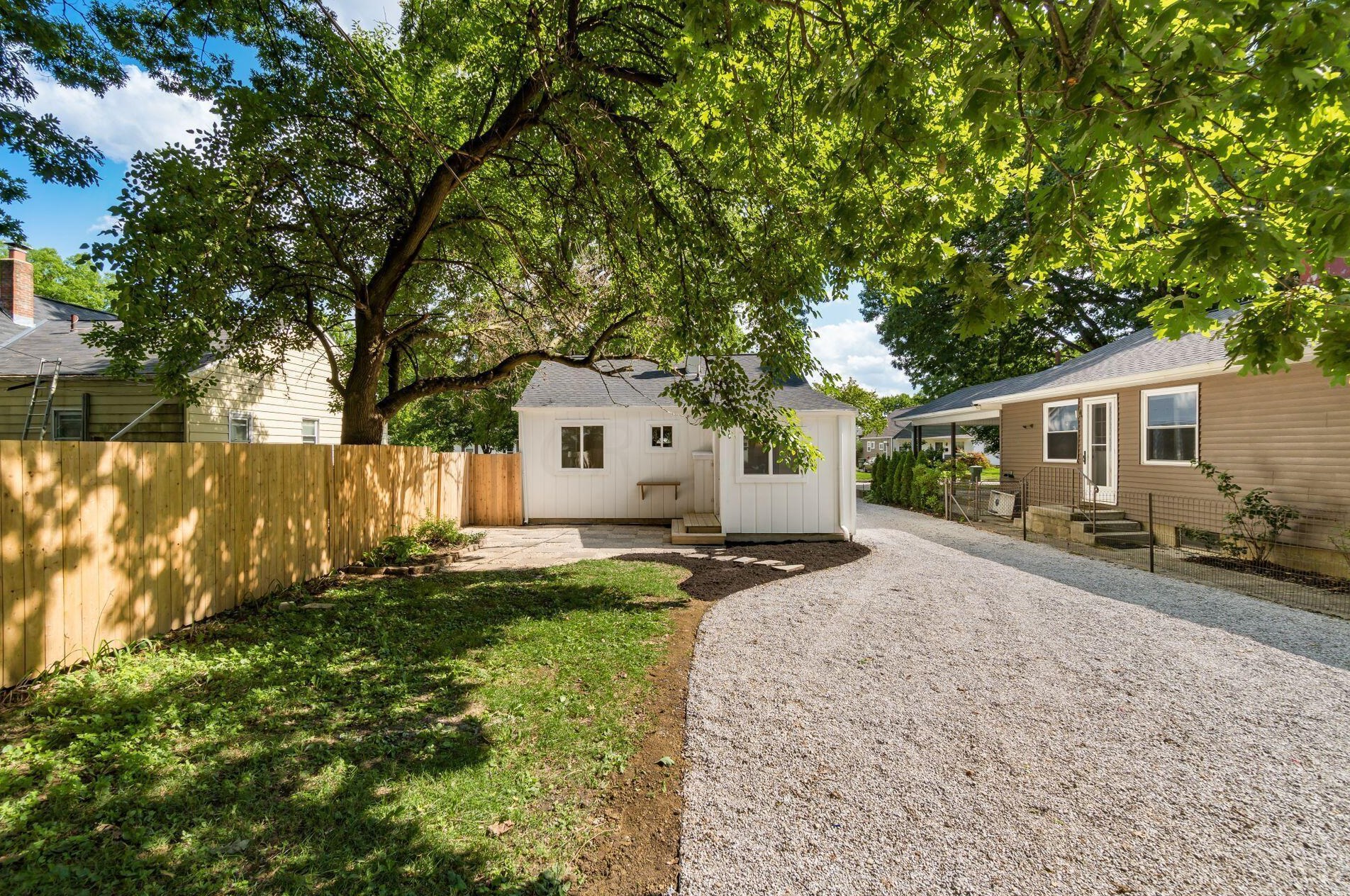 448 Chase Rd, Columbus OH 43214-1104 exterior