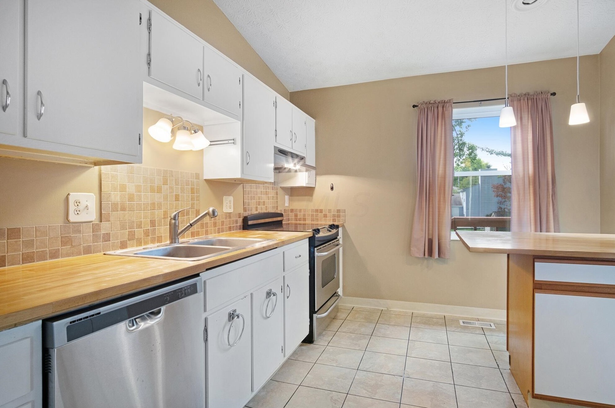 3735 Quail Holw Dr, Columbus OH 43228-9682 exterior