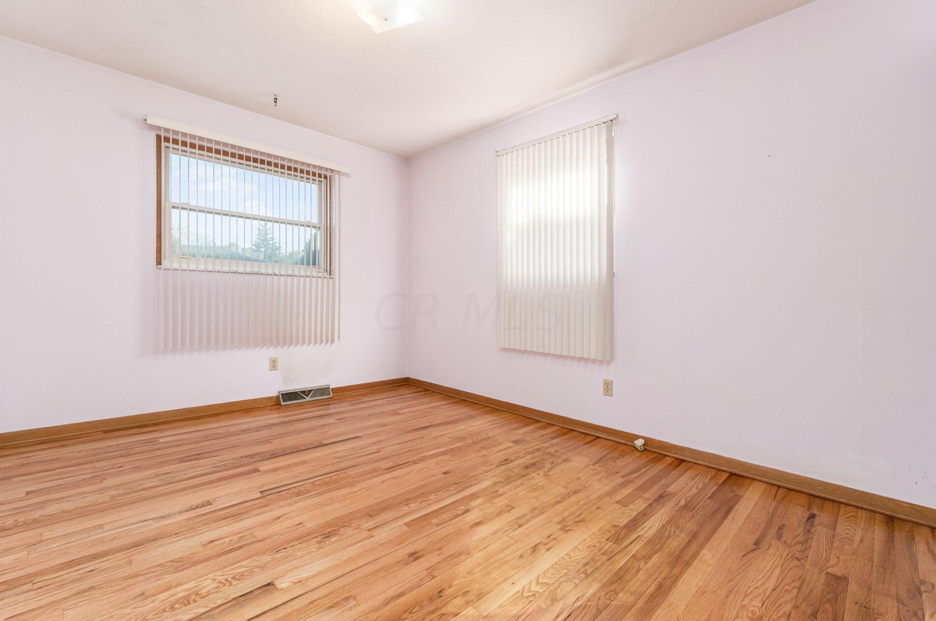 321 Briarwood Dr, Columbus OH 43213-2056 exterior