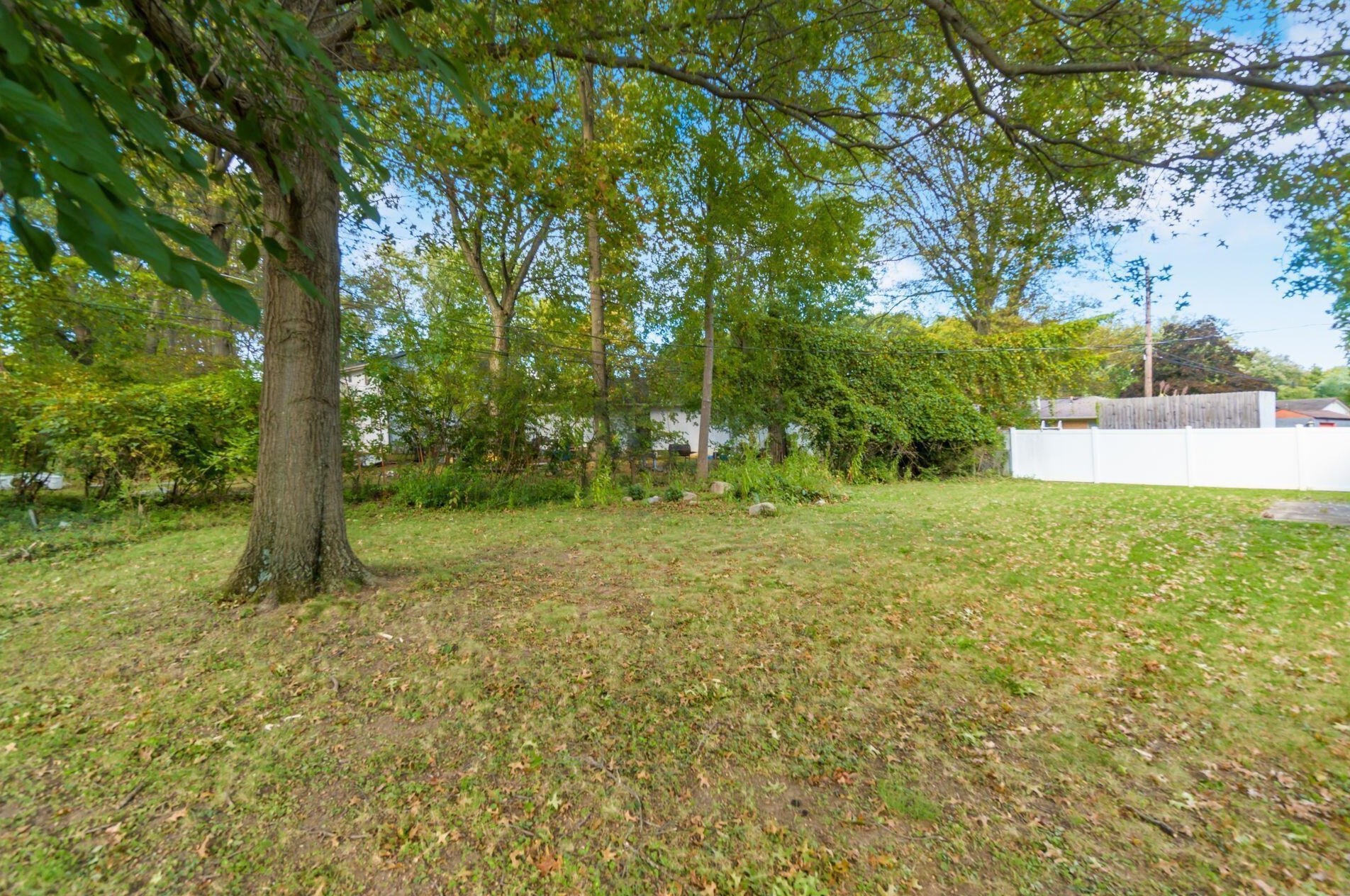 321 Briarwood Dr, Columbus OH 43213-2056 exterior