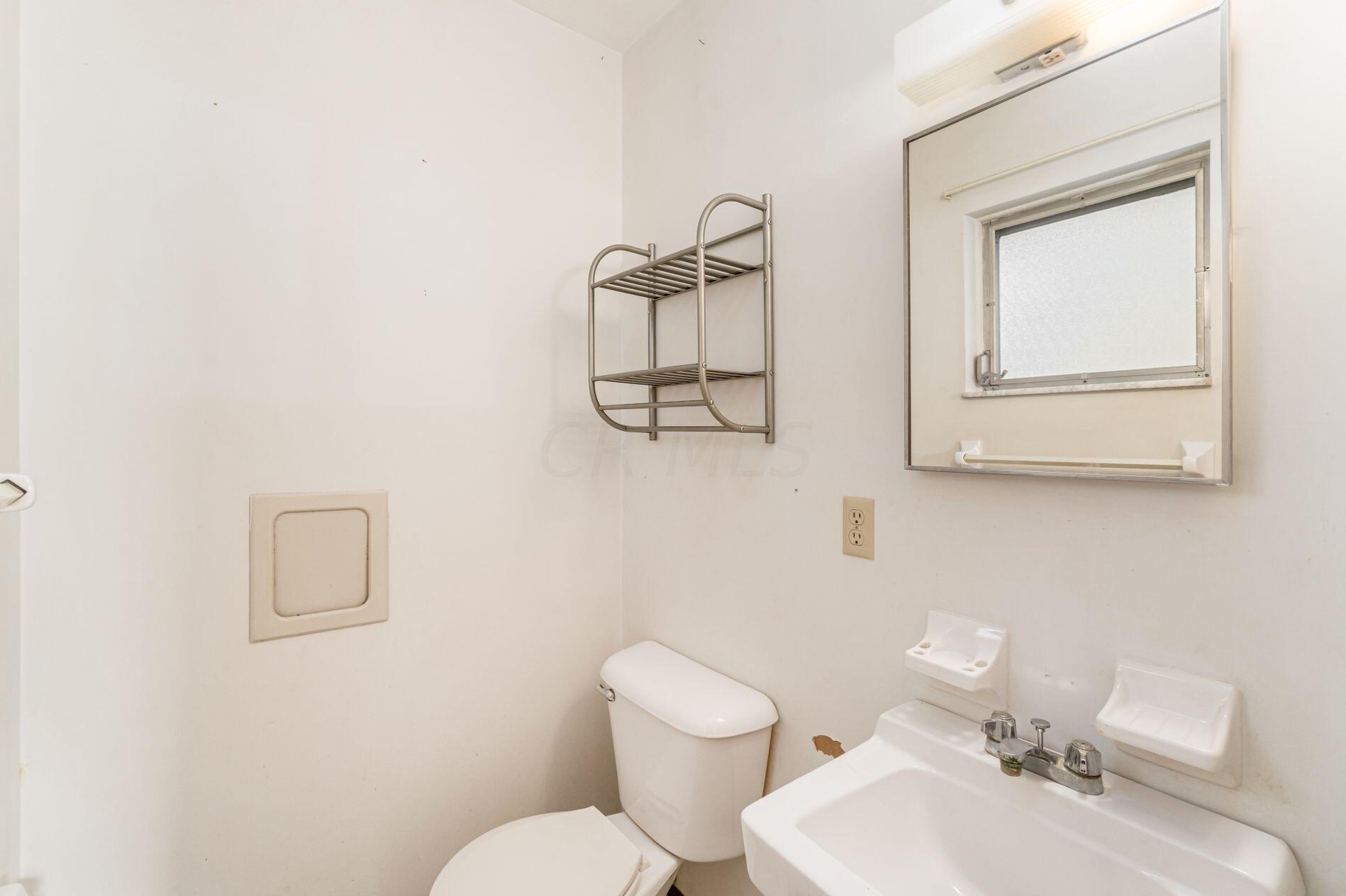 321 Briarwood Dr, Columbus OH 43213-2056 exterior